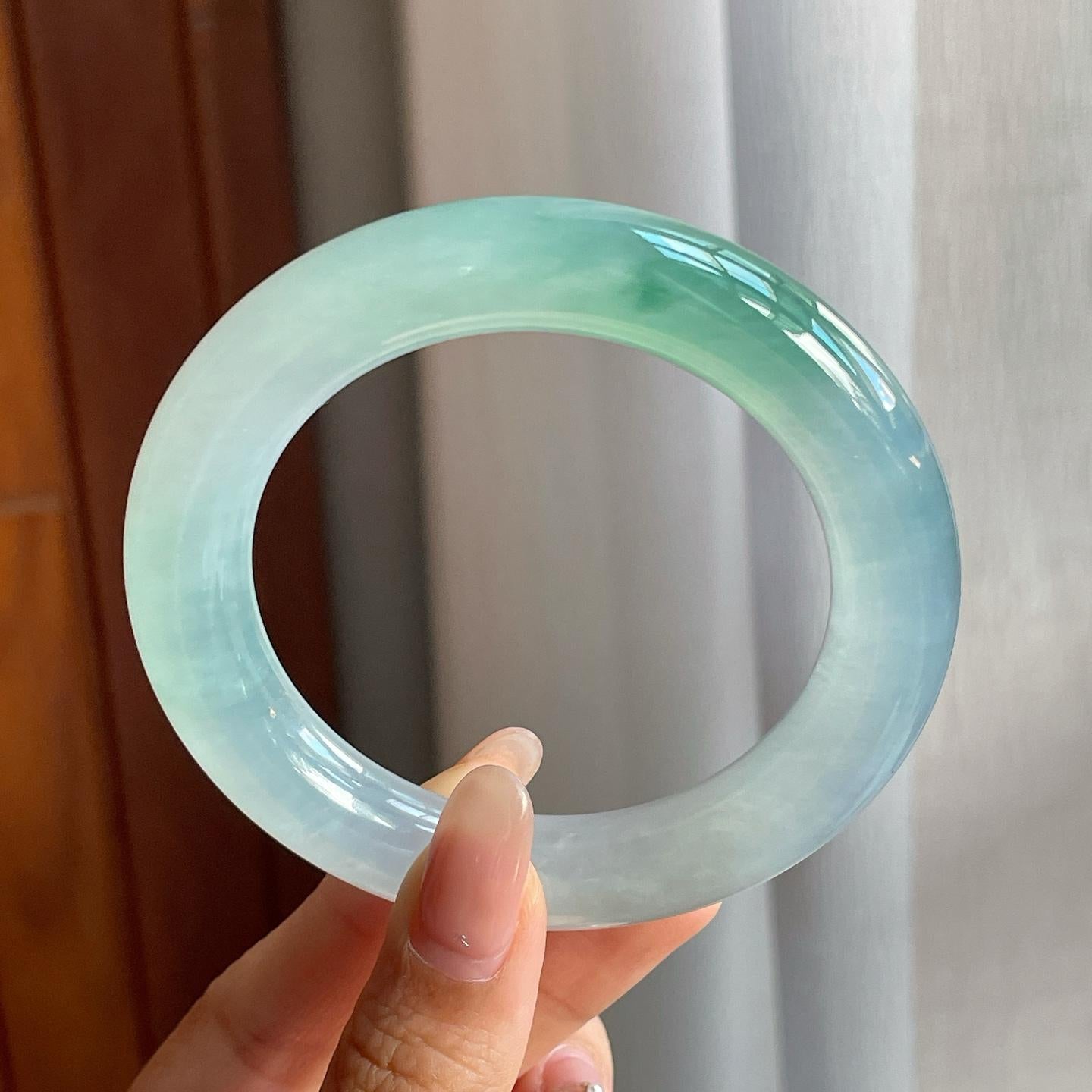 冰种飘绿花翡翠圆条手镯（55mm）（yc194195）