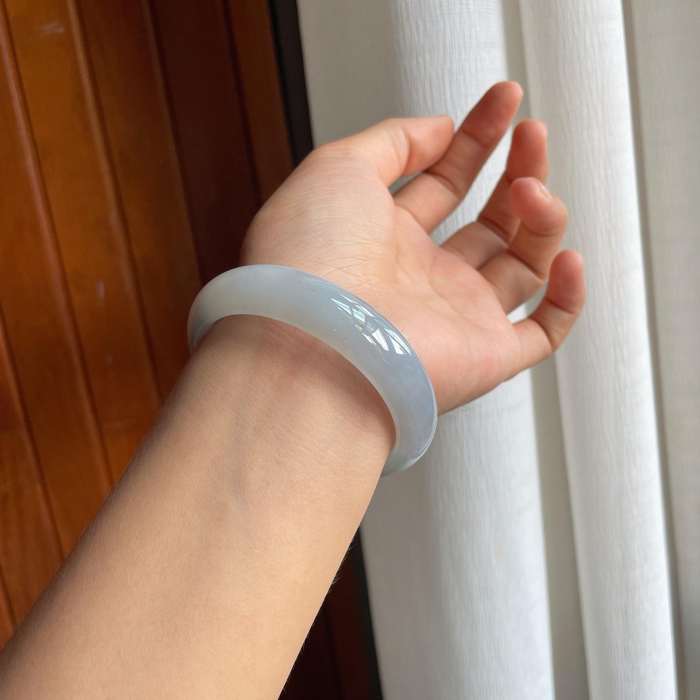 冰种带黄翡翡翠平安镯（55.5mm）（yc221947）