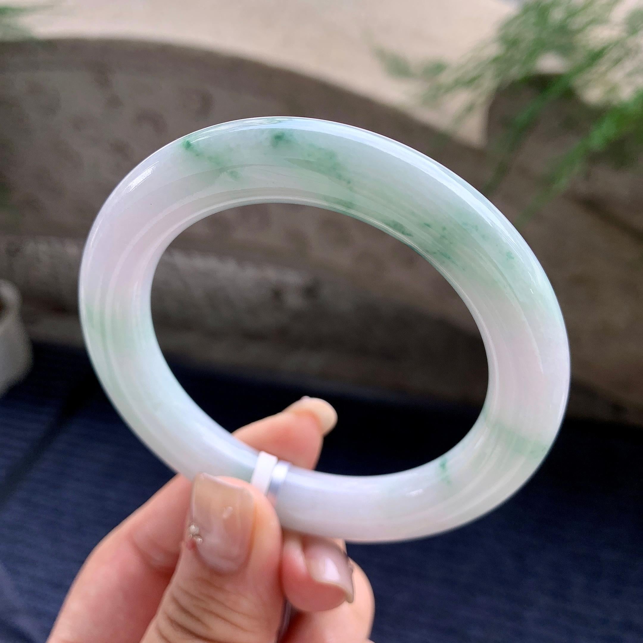细糯种飘绿花圆条手镯 55.4圈口 天然缅甸A货翡翠（yc464098）