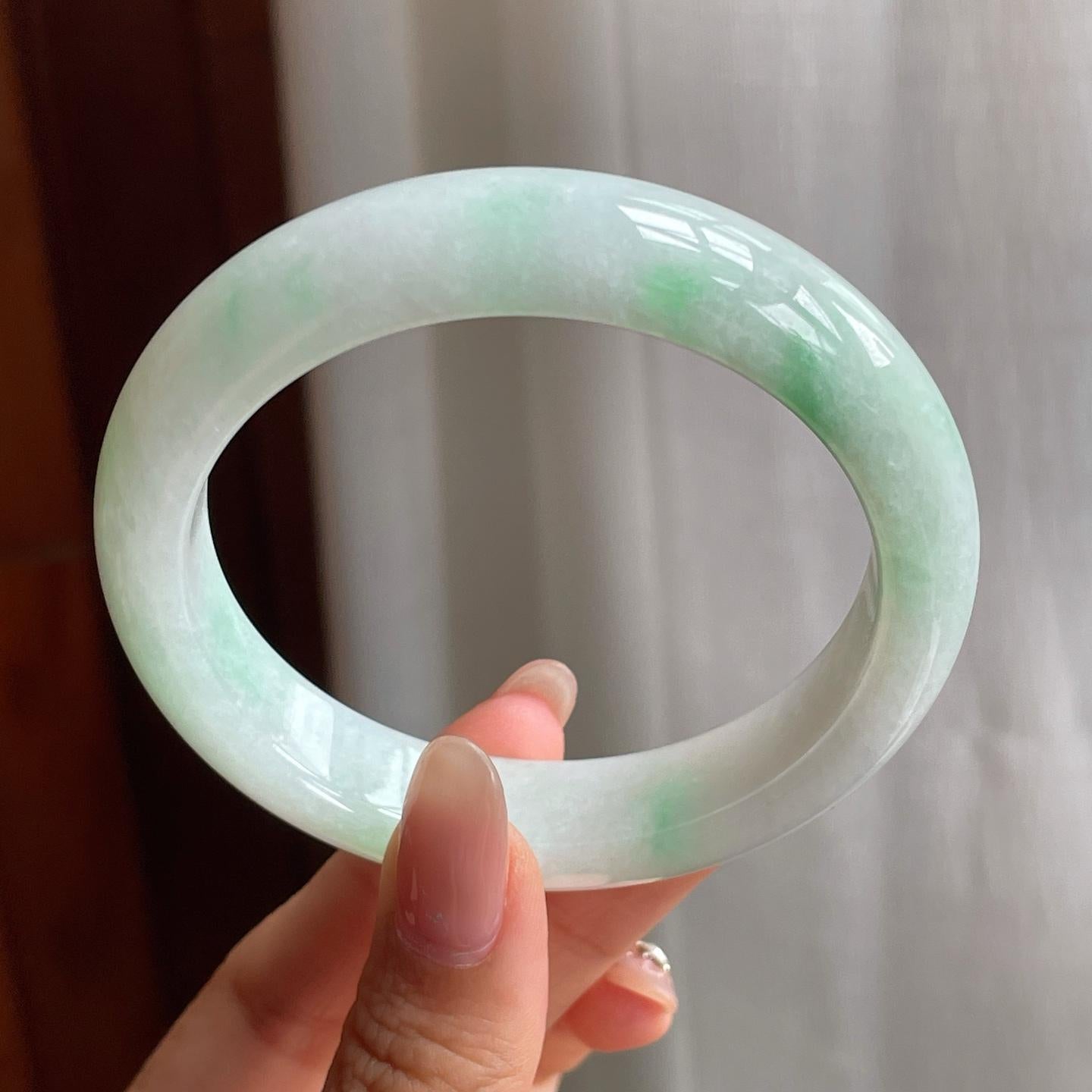糯冰种飘绿花翡翠平安镯（56mm）