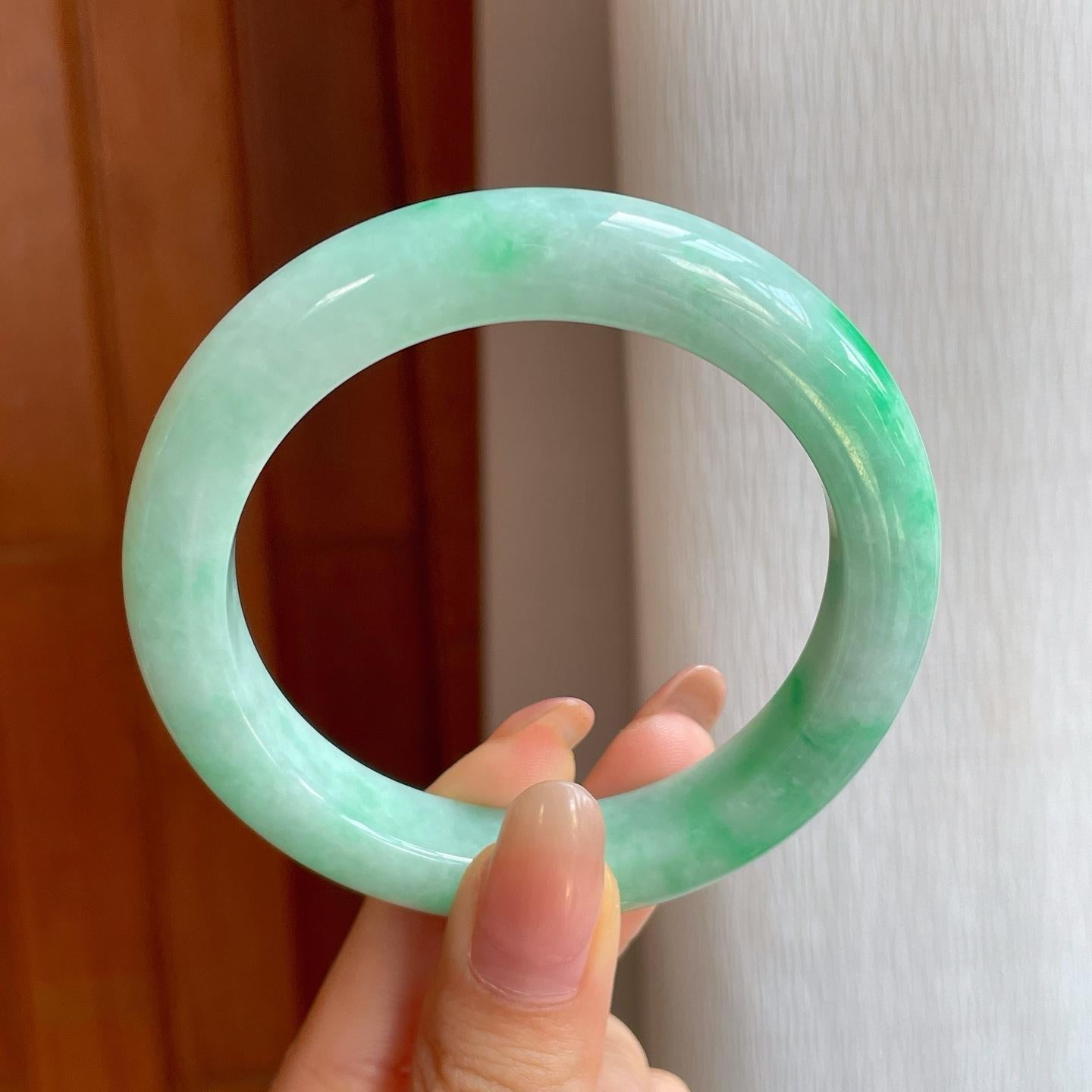 糯冰带色翡翠平安镯（55.6mm)（yc370377）