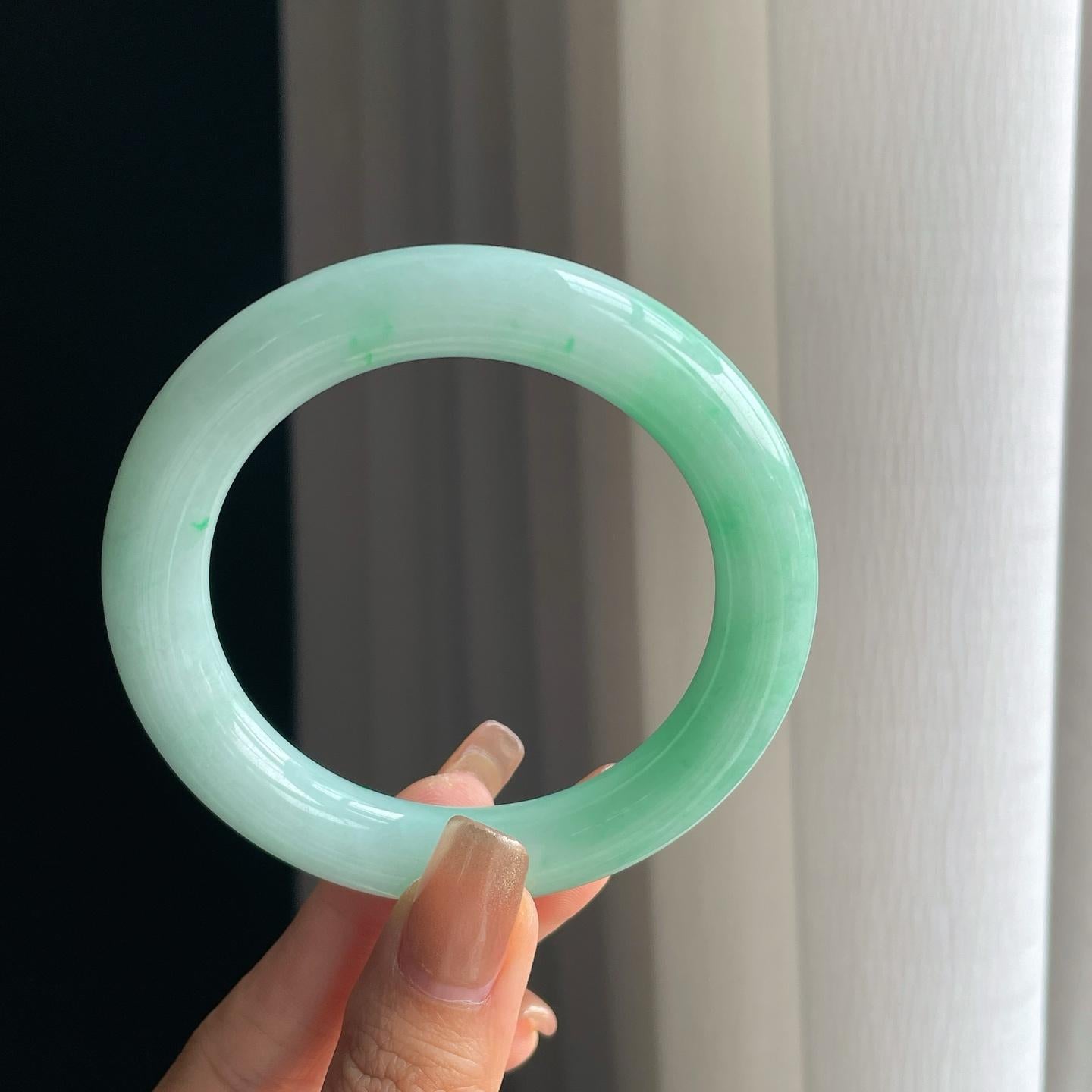 糯冰果绿翡翠圆条手镯（57mm）（yc378050）