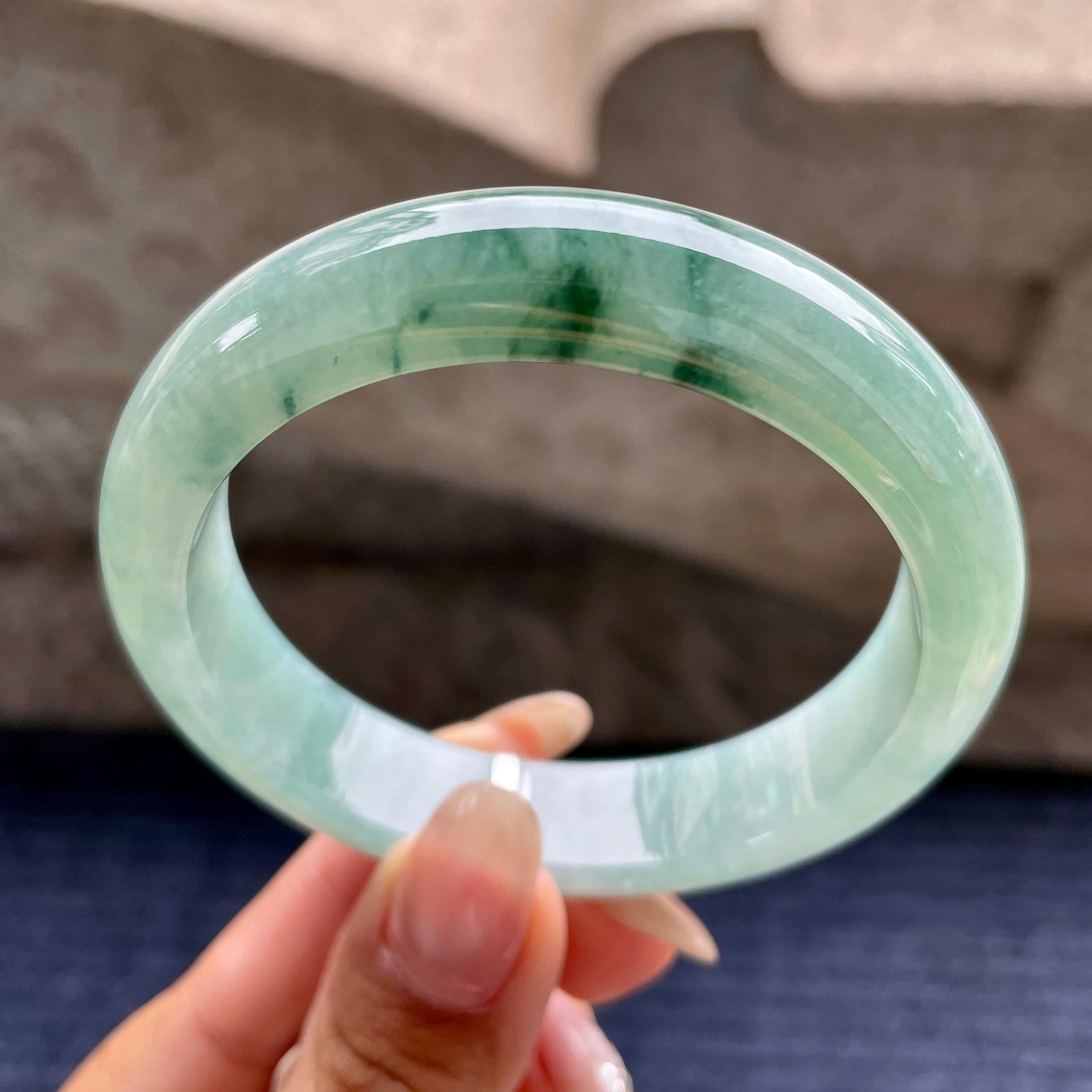 糯冰种飘蓝花正圈平安镯56mm  天然缅甸A货翡翠（yc345817）