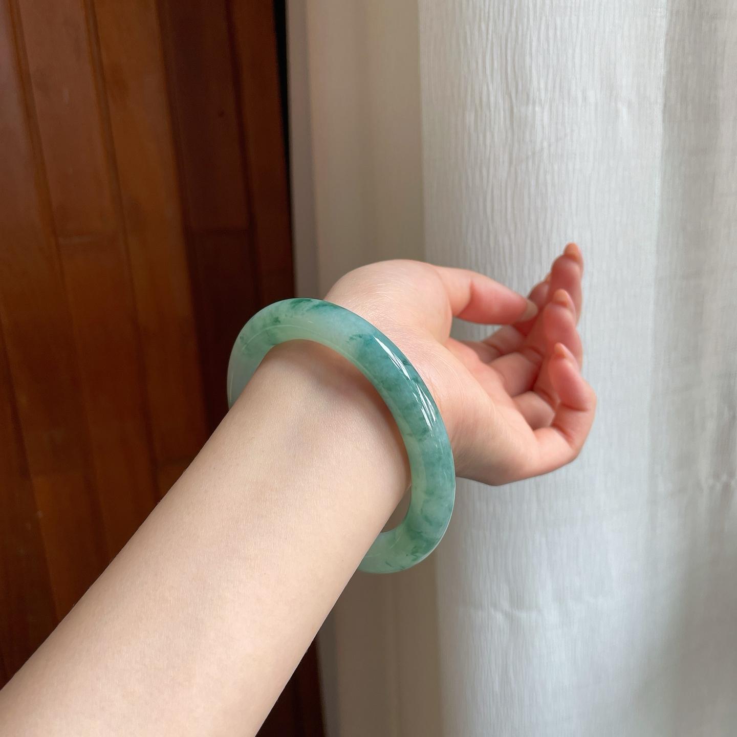 糯冰飘花翡翠圆条手镯（57.6mm)（yc345525）