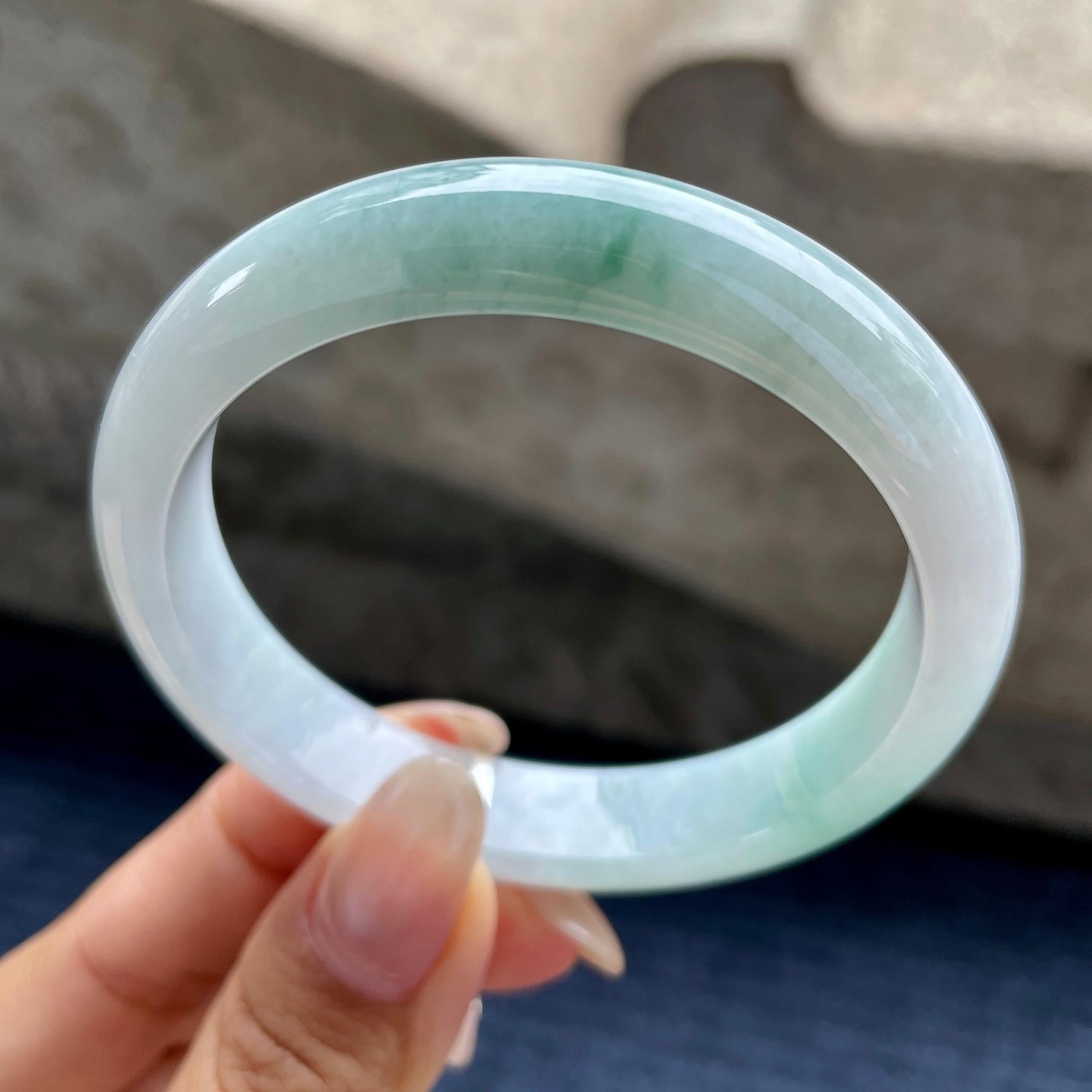 细糯种飘绿花正圈平安镯55.8圈   天然缅甸A货翡翠（yc346985）