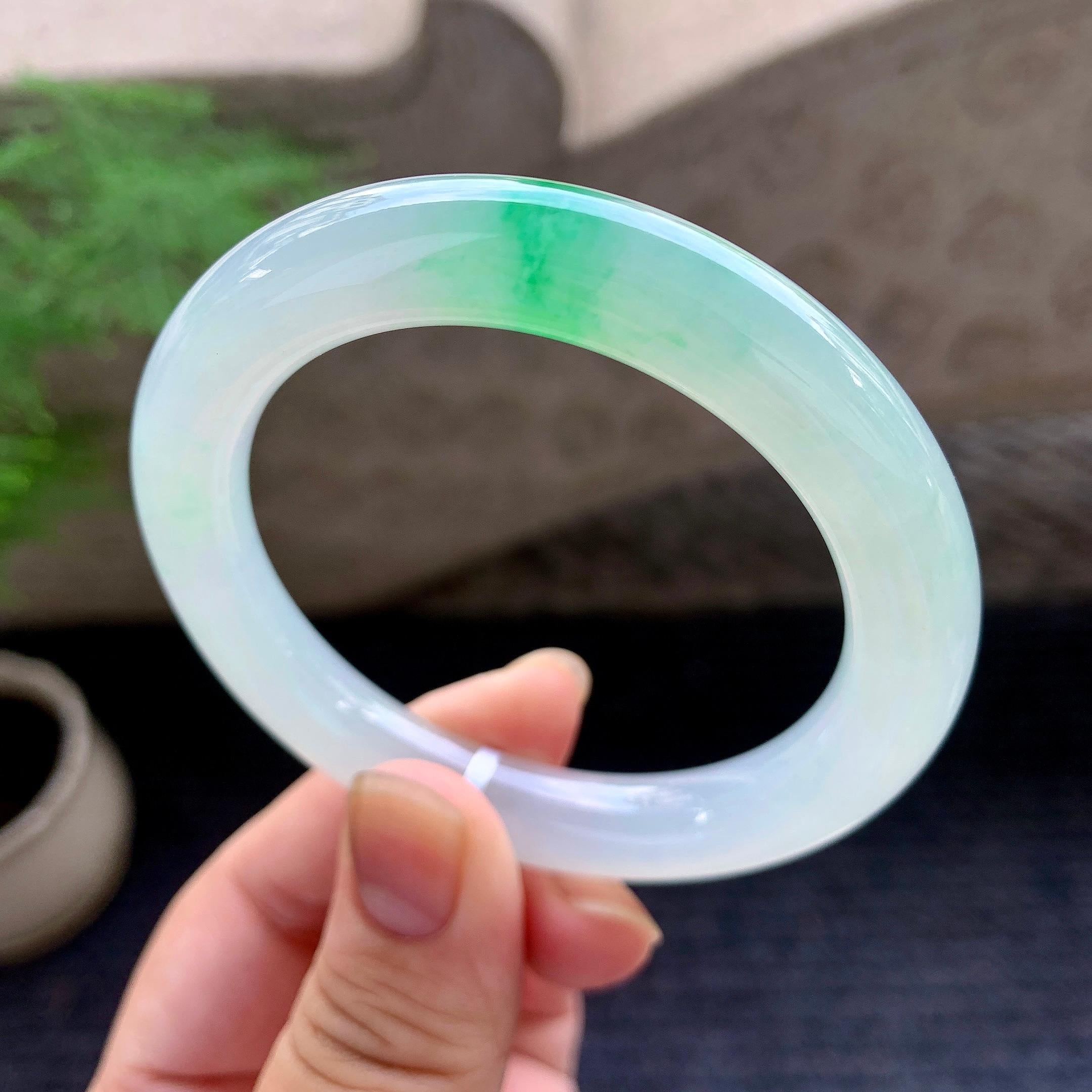 糯冰种飘阳绿圆条手镯（52.5mm）（yc195916）