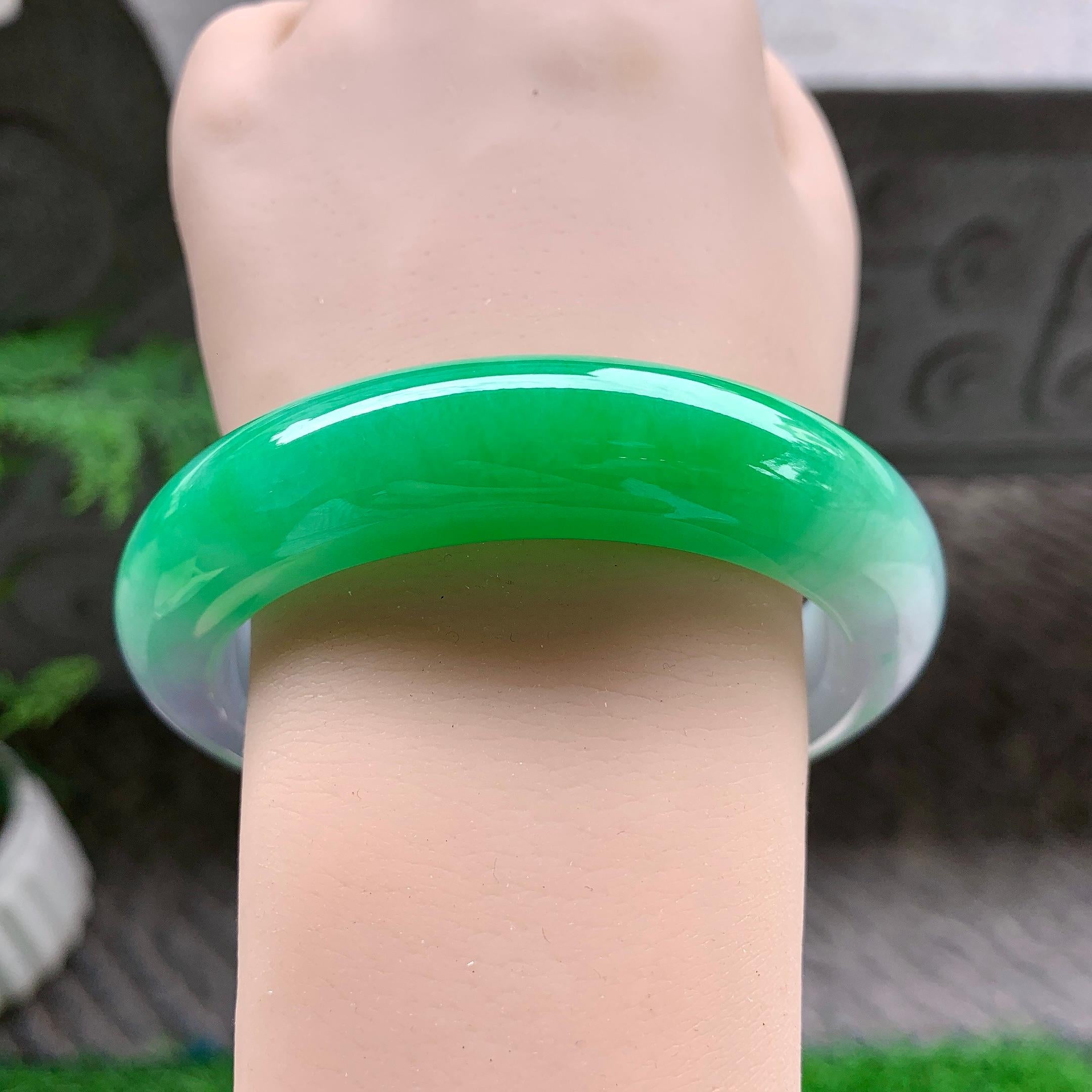 细糯种淡紫底飘阳绿宽版轮胎手镯（60.4mm）（yc254110）