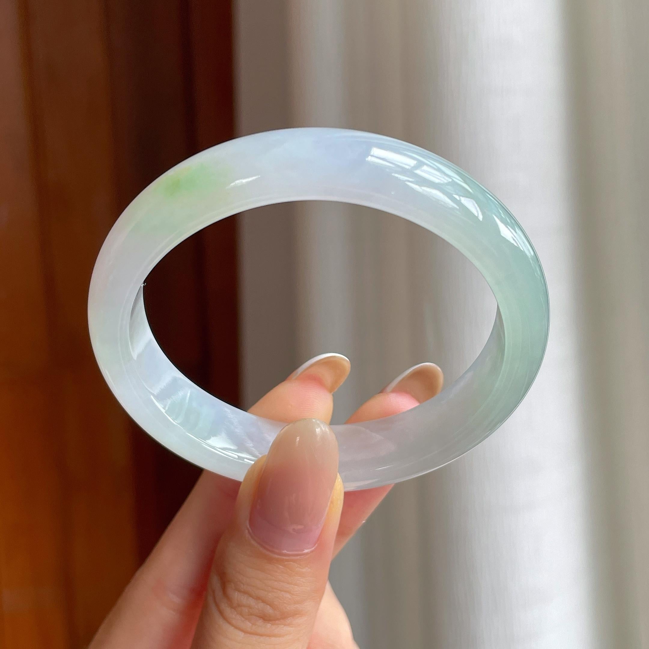 糯冰淡底色翡翠贵妃镯（53.4mm)（yc416011）