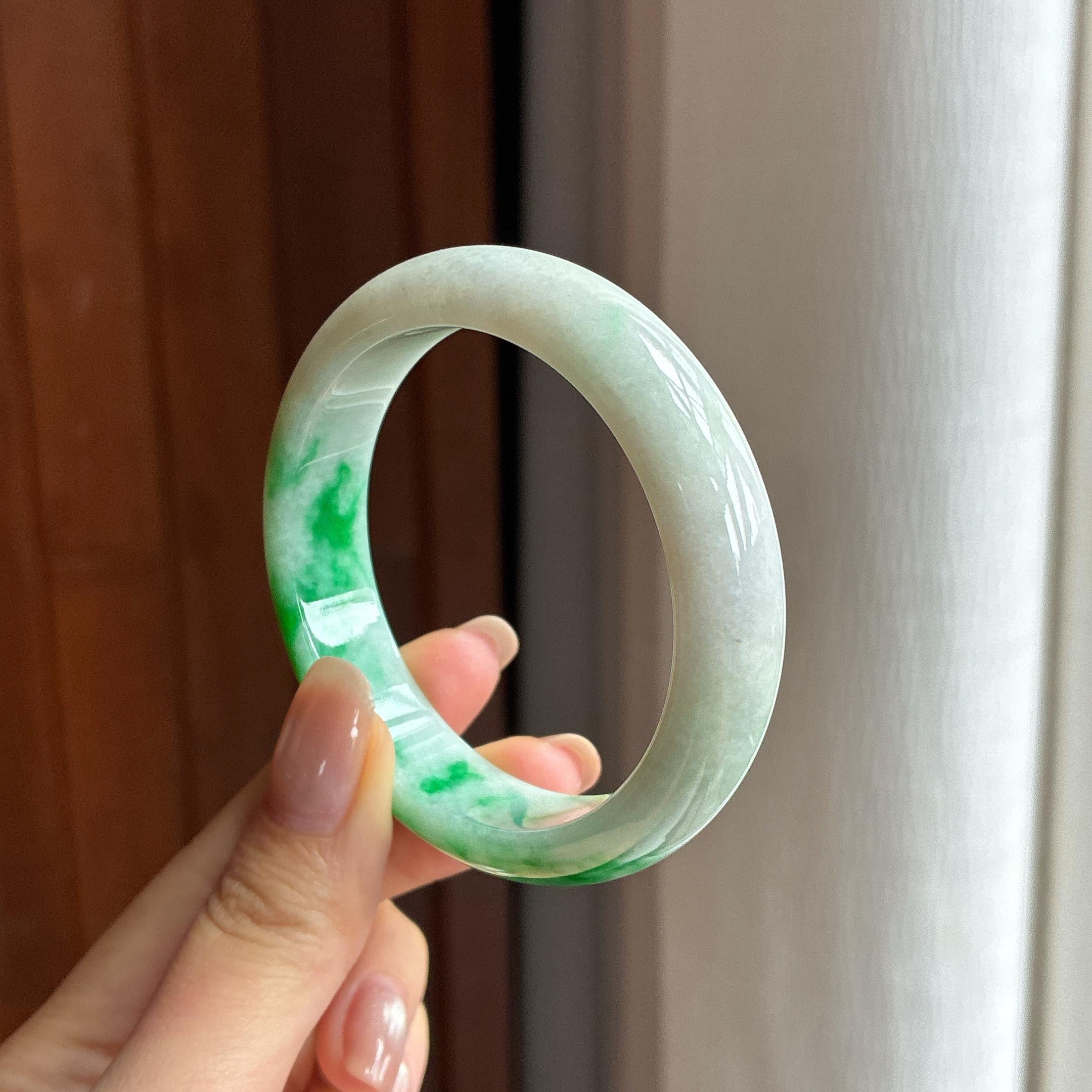 糯冰飘辣绿翡翠平安镯 53圈（yc434861）