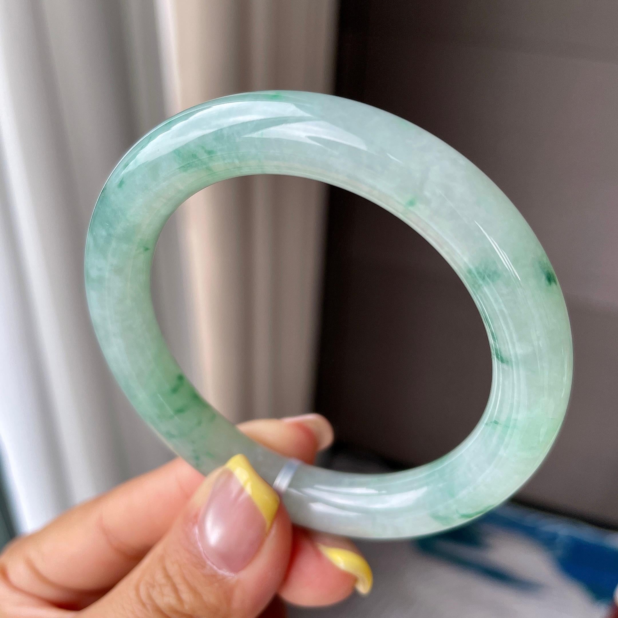 小圈口   细糯种飘绿花圆条手镯53.2圈   天然缅甸A货翡翠（yc362907）