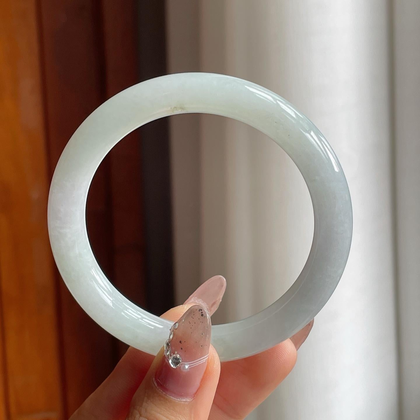 糯种淡底色圆条翡翠手镯（56.8mm）