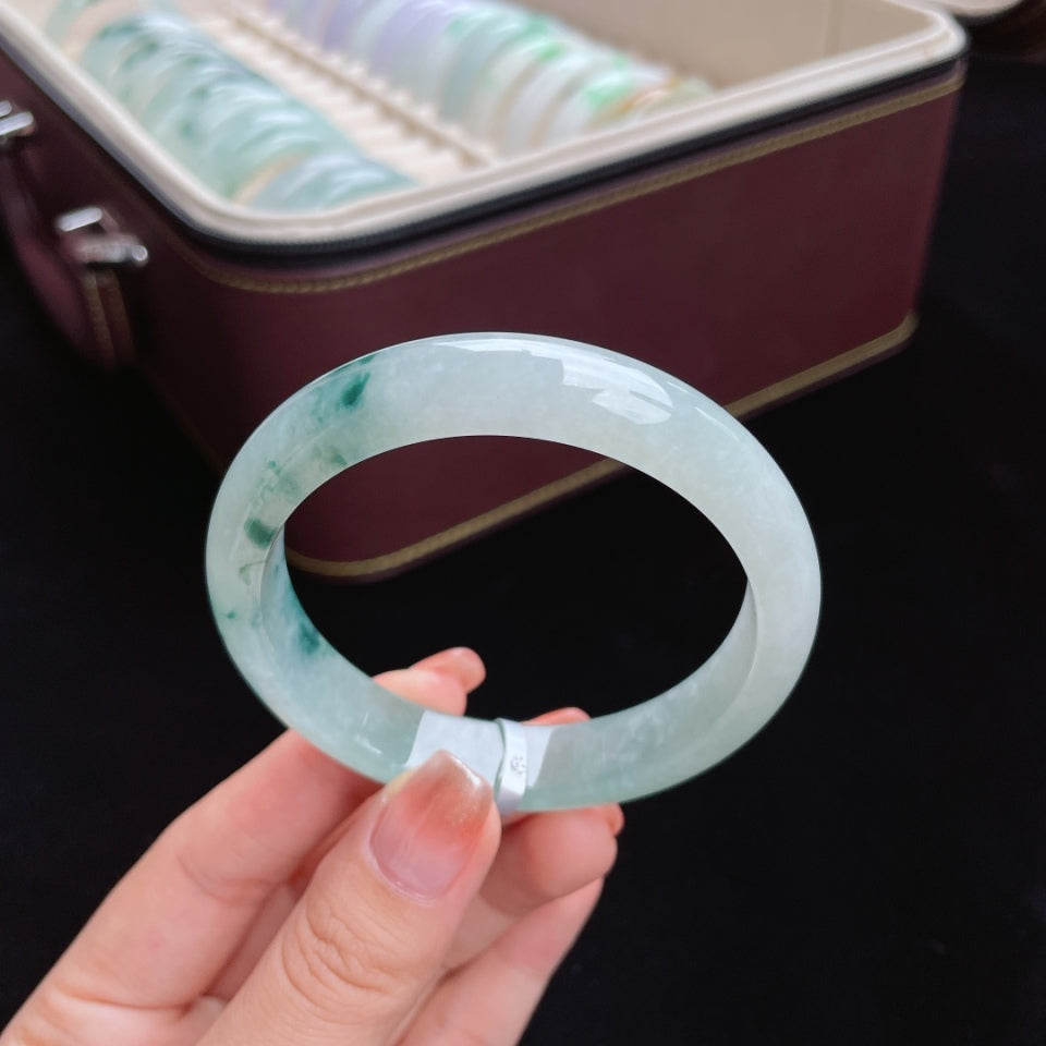 糯冰飘花正圈翡翠手镯（56mm）（yc017399）