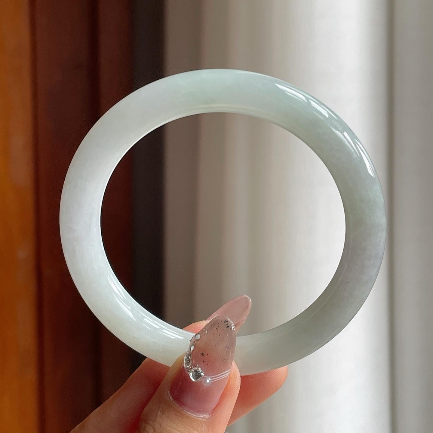 糯种淡底色圆条翡翠手镯（56.8mm）