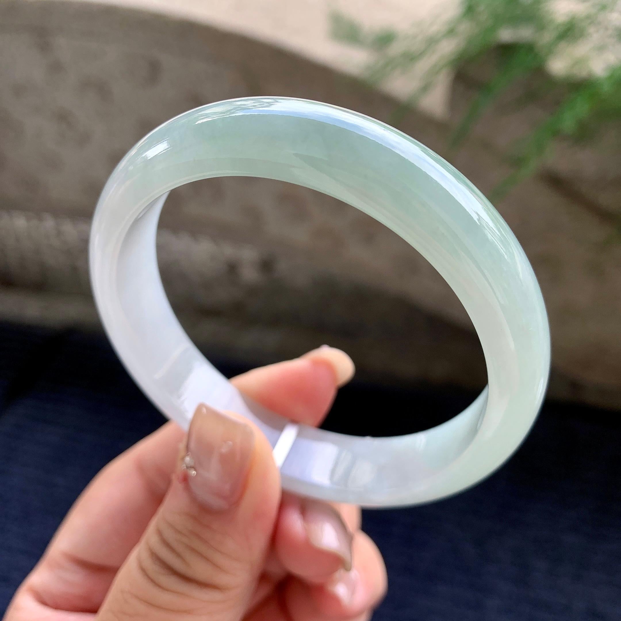 大圈口 细糯种晴底飘绿花正圈平安镯 58圈口 天然缅甸A货翡翠（yc464059）