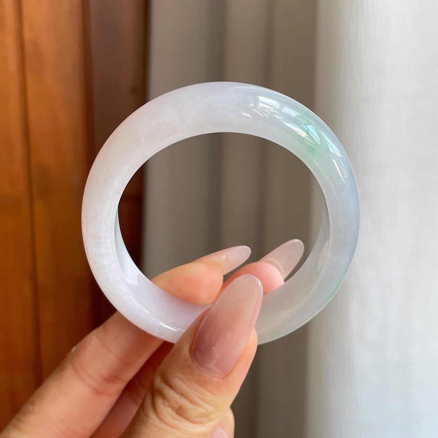 糯冰白底青翡翠贵妃镯（53mm）（yc277418）