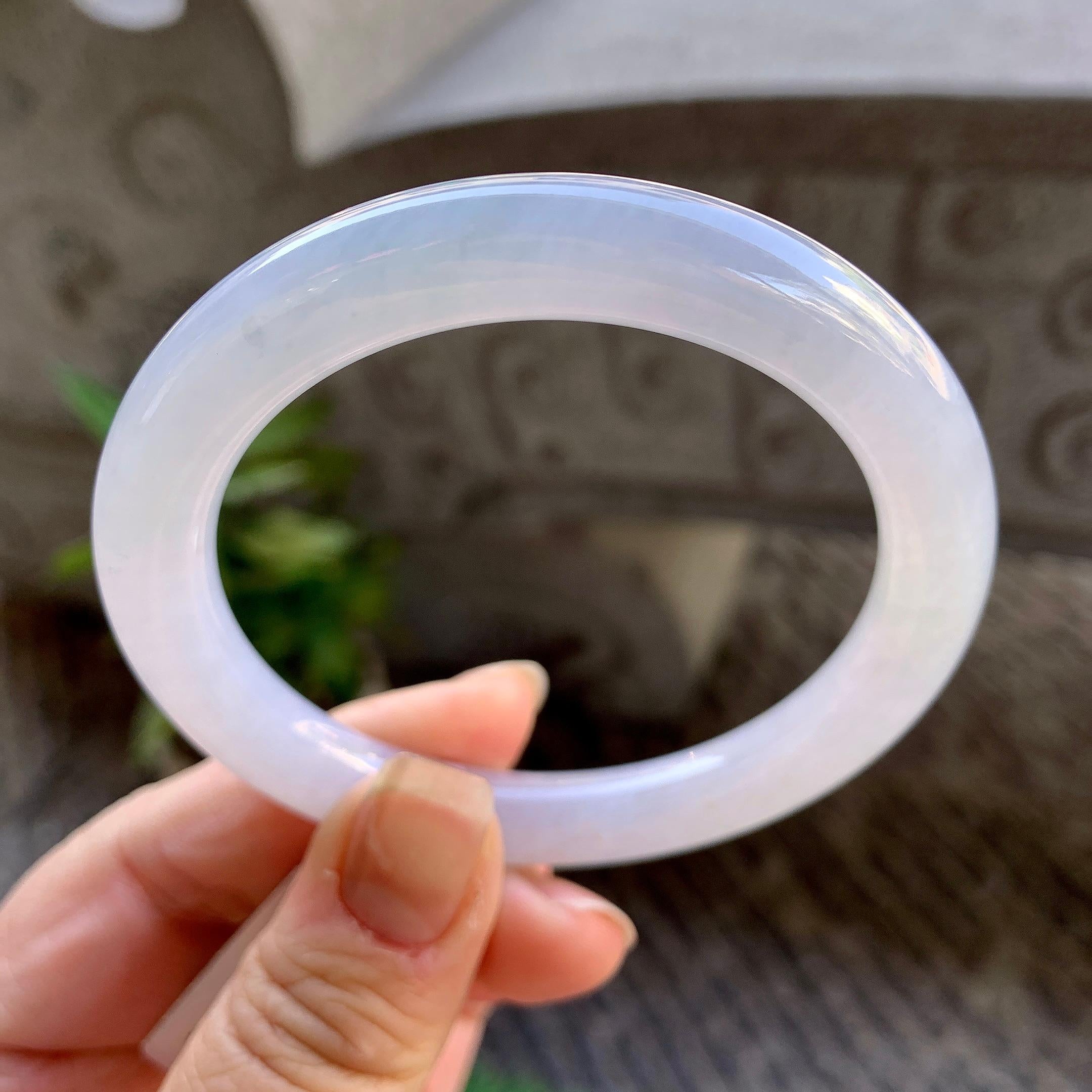 糯冰种淡紫罗兰圆条手镯（55.7mm）（yc307308）