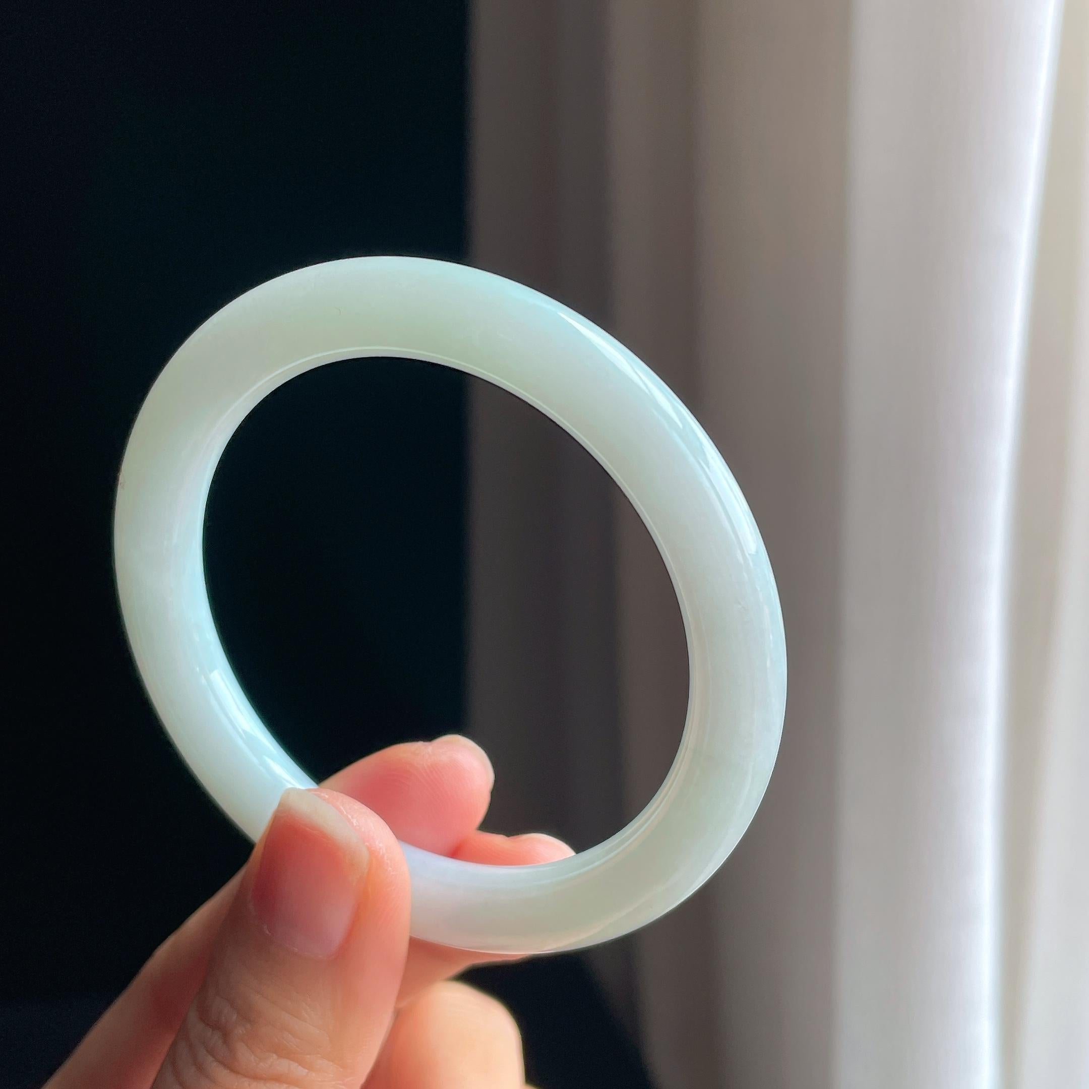 糯冰白月光翡翠圆条手镯（54mm)（yc374815）