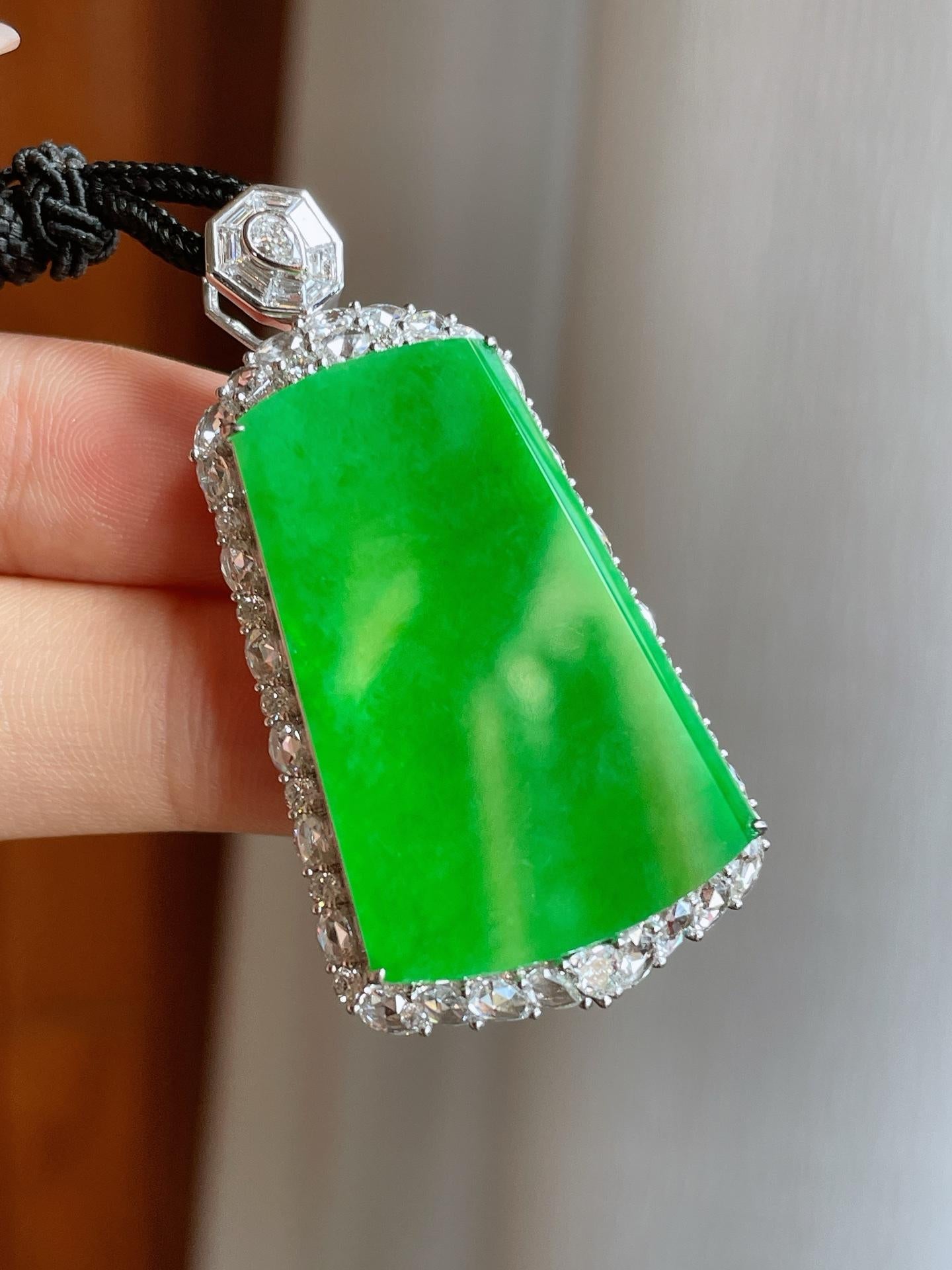 18k金镶糯冰满绿翡翠无事牌（yc241845）