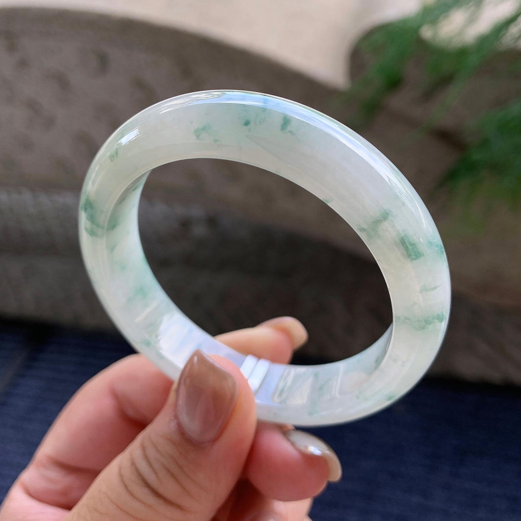 细糯种淡黄翡飘蓝花正圈平安镯  52.4圈口  天然缅甸A货翡翠（yc421226）