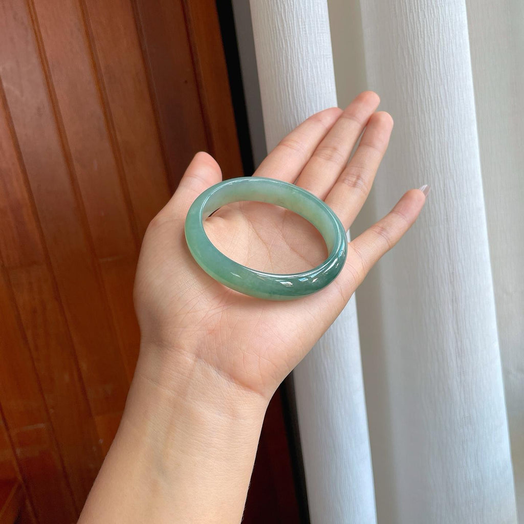 糯冰湖水绿飘花翡翠贵妃镯（54.8mm）（yc312892）