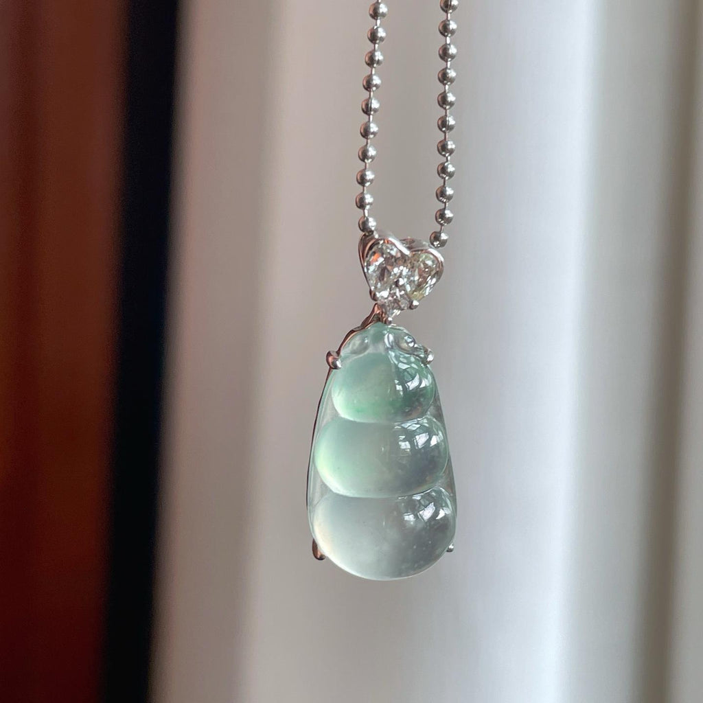 18k金镶冰种飘绿花翡翠豆子（yc244873）