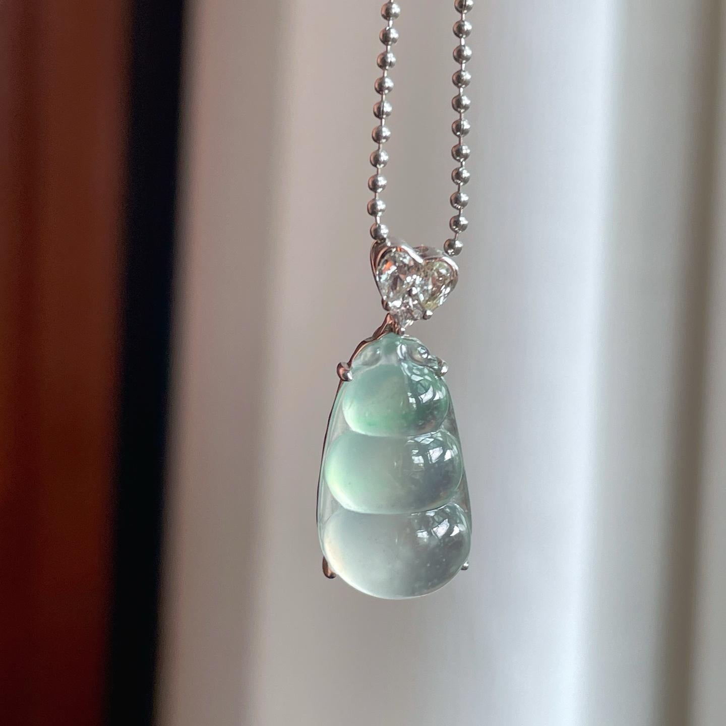 18k金镶冰种飘绿花翡翠豆子（yc244873）