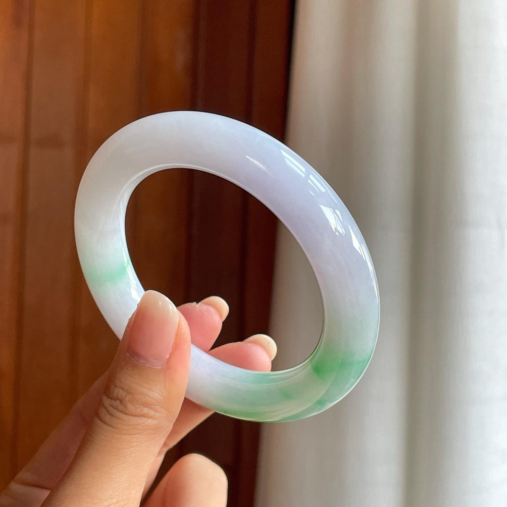 糯冰春底带色翡翠圆条手镯（57mm）（yc410817）