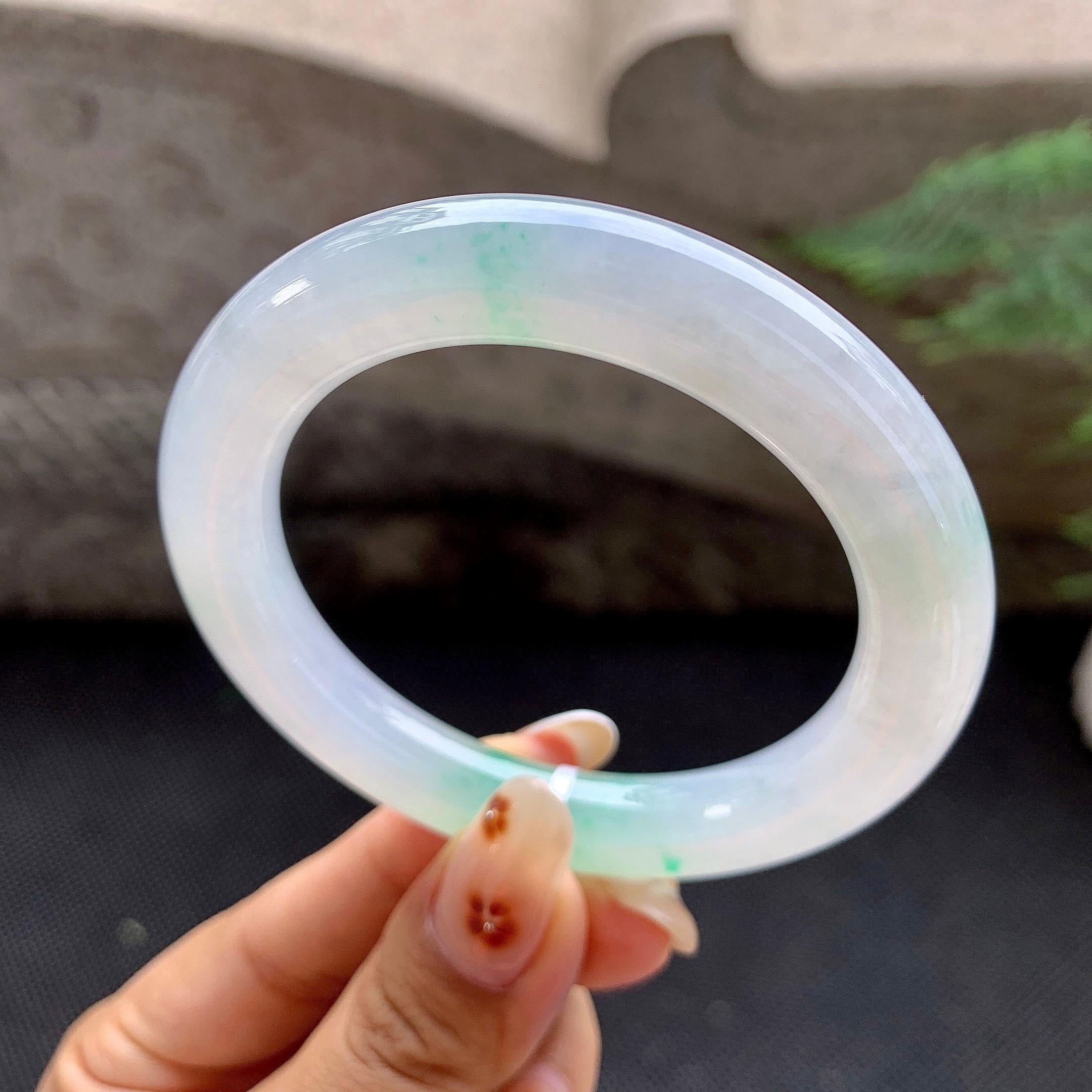 糯冰种飘绿圆条手镯（53.5mm）（yc257688）