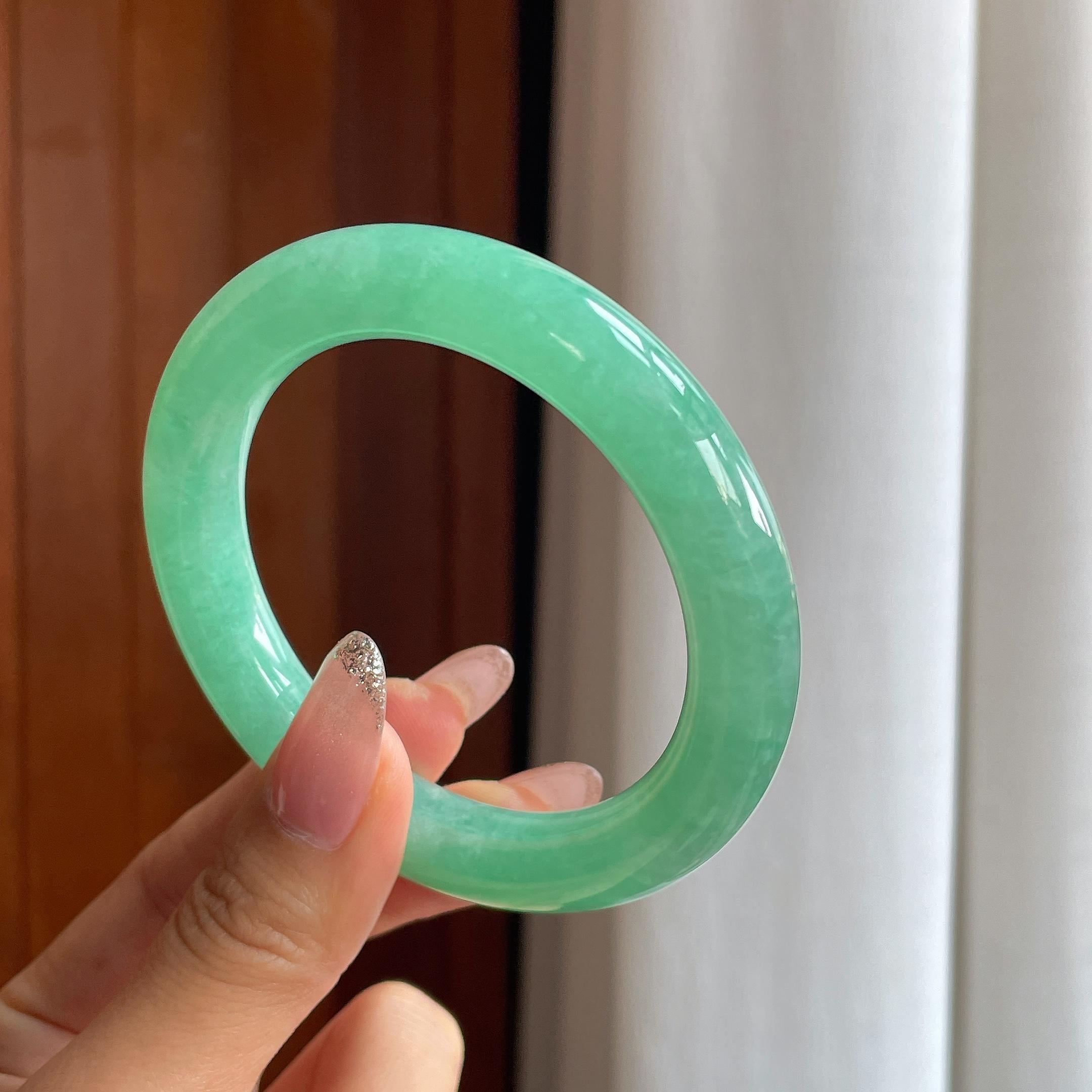 冰种果绿翡翠圆条手镯（56.6mm）（yc354242）