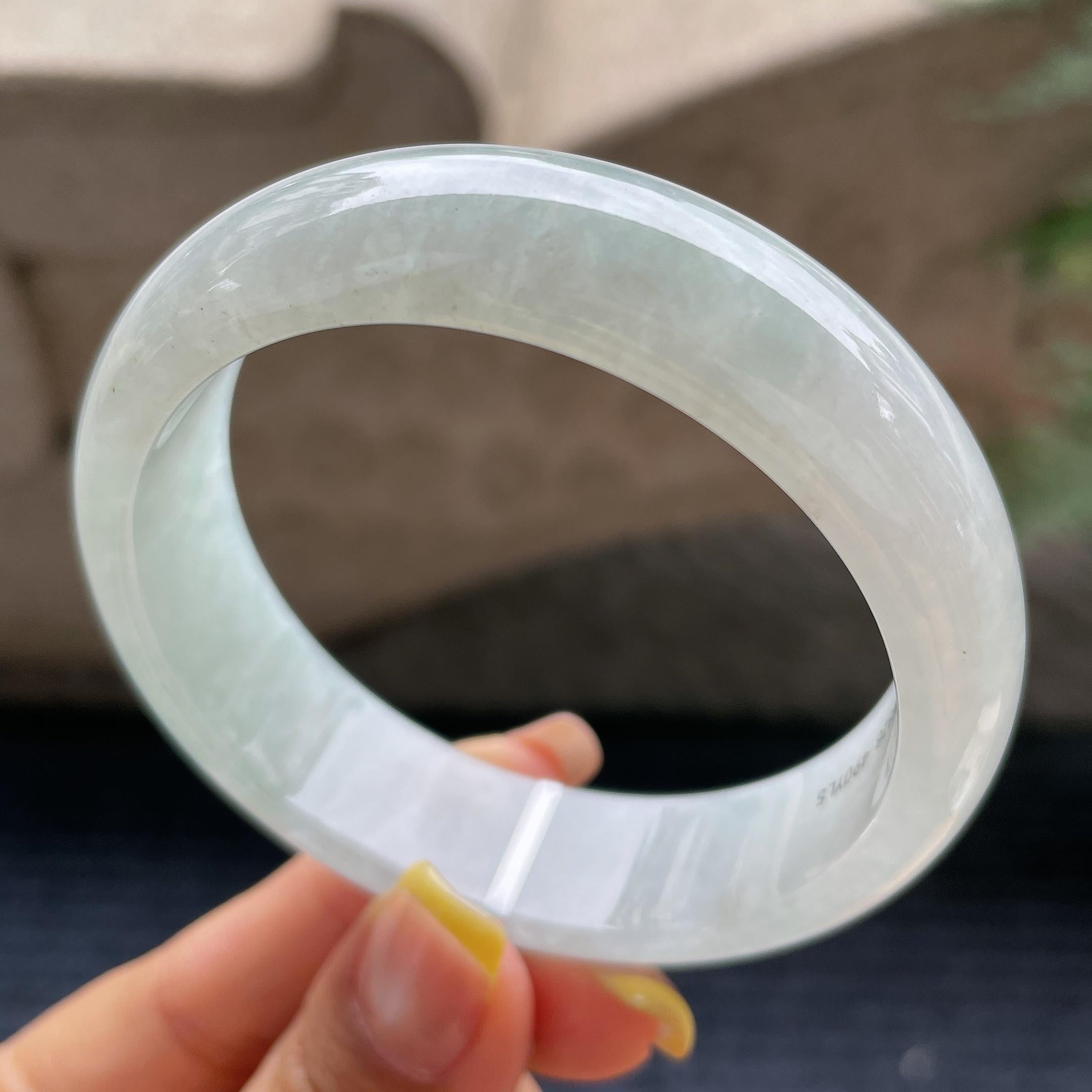 宽版轮胎镯    细糯种带底色宽版轮胎镯57.8圈     天然缅甸A货翡翠（yc371546）