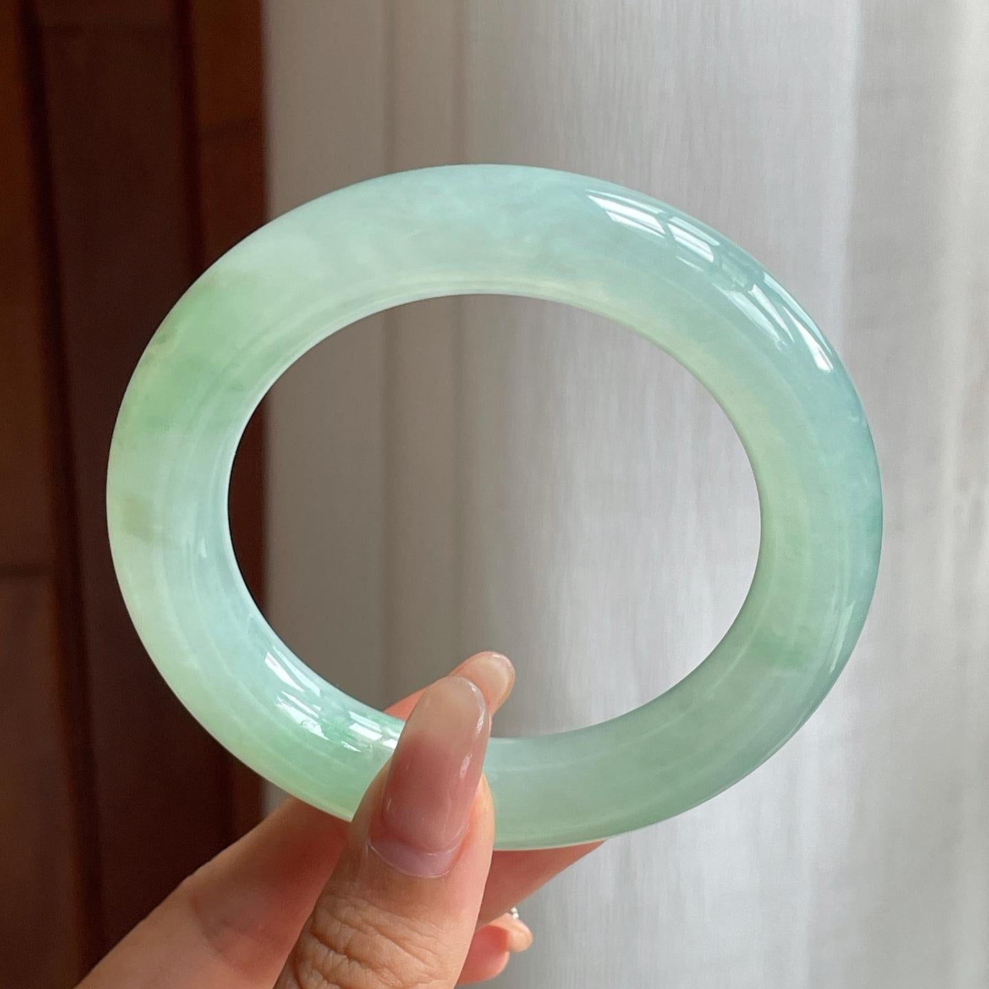 糯冰种晴底飘绿花翡翠圆条手镯（57mm）（yc198346）