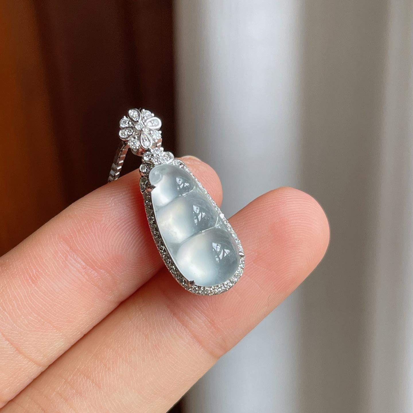 18k金镶冰玻种翡翠豆子（yc247643）