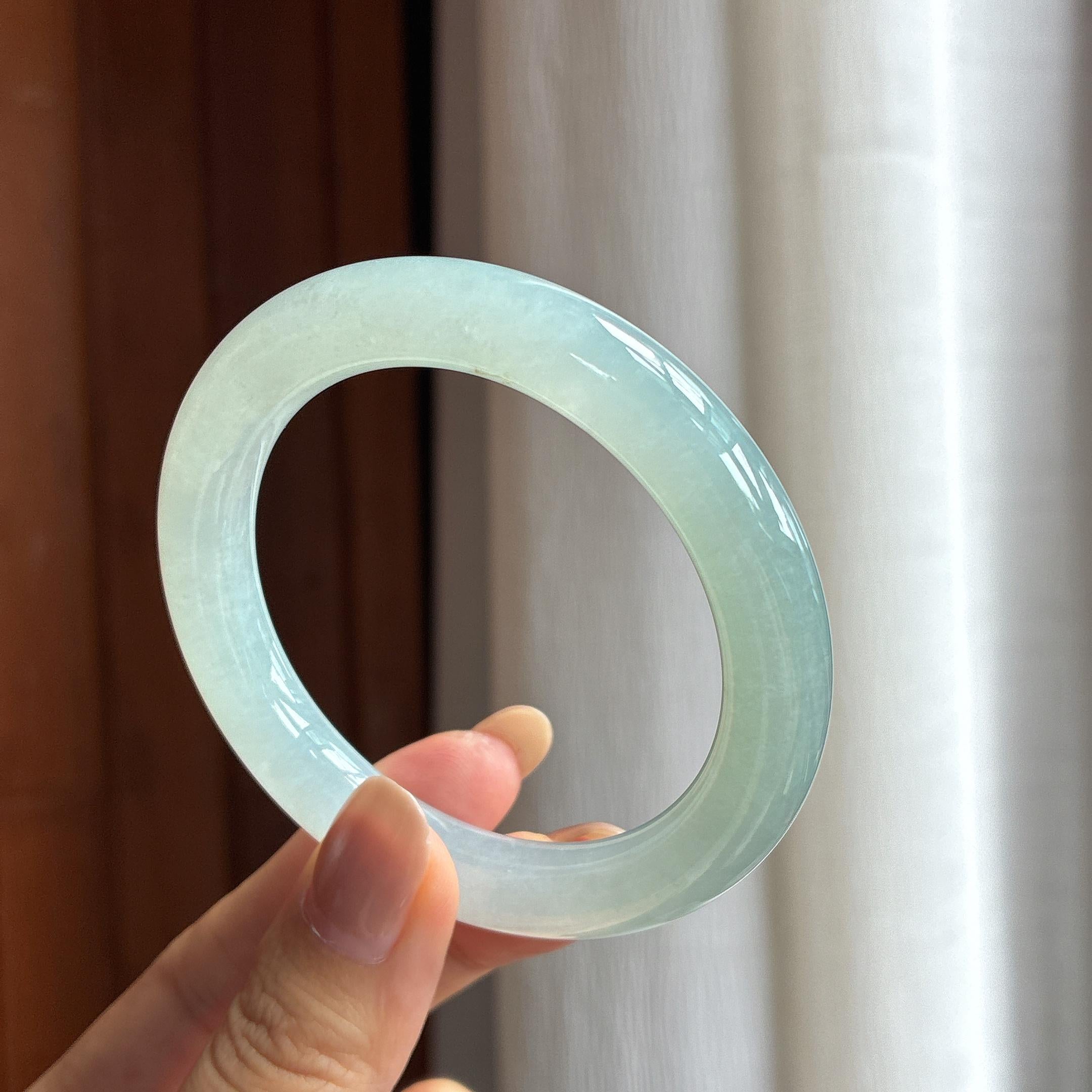 冰种淡底色翡翠圆条手镯（54mm）（yc420178）
