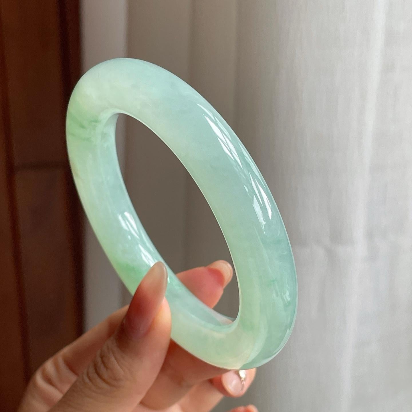 糯冰种晴底飘绿花翡翠圆条手镯（57mm）（yc198346）