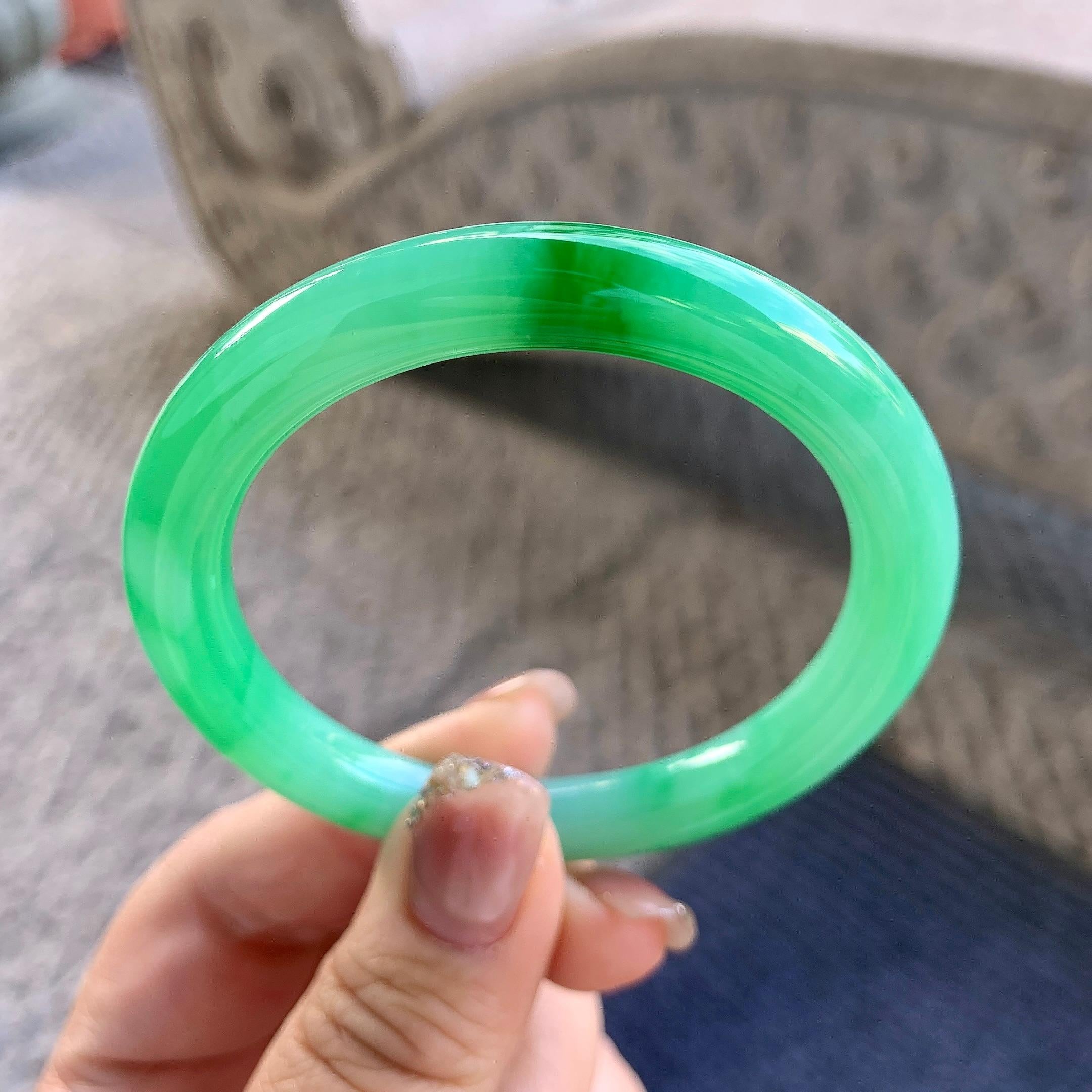 细糯种飘绿圆条手镯（53.5mm）（yc290960）