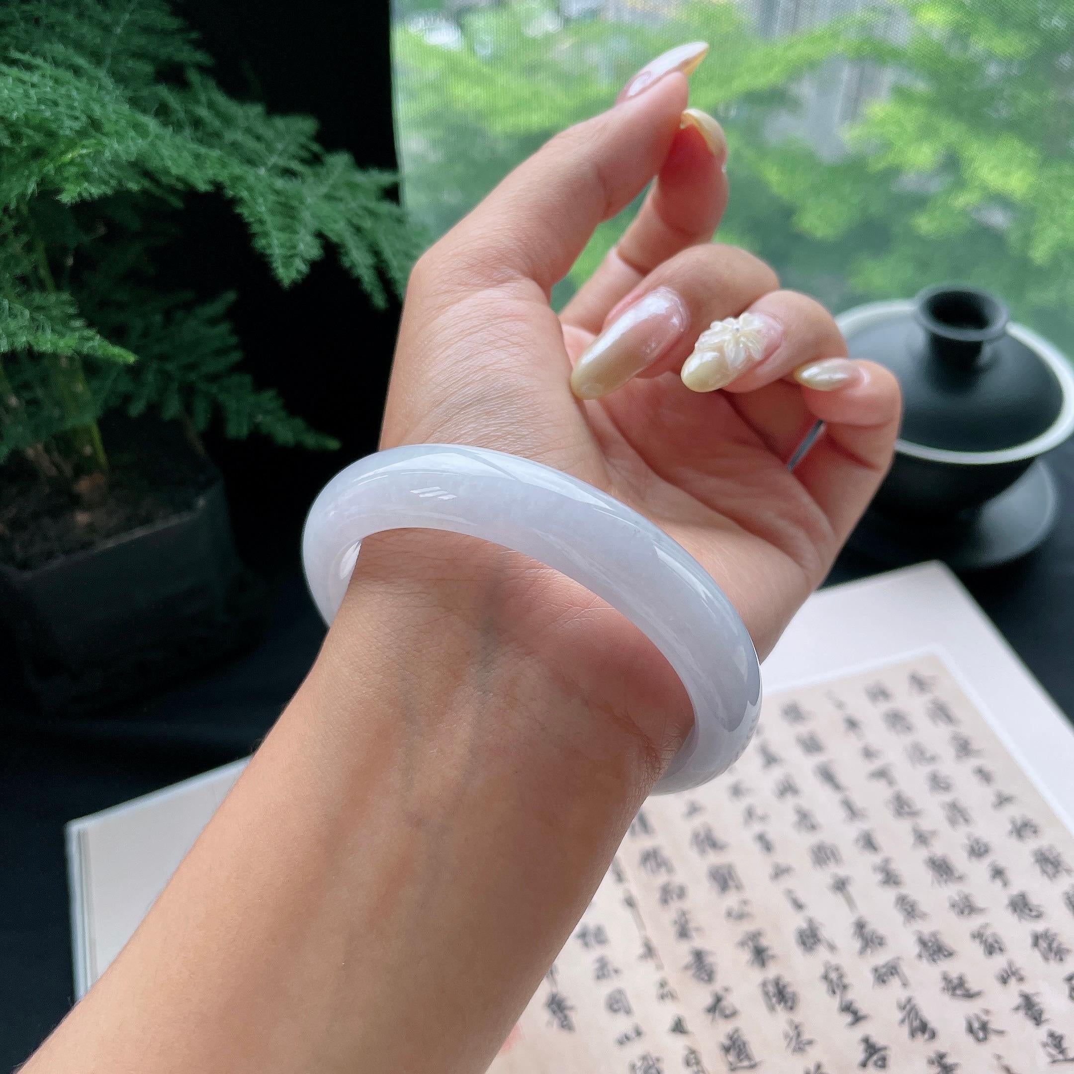 大圈口 细糯种淡紫底正圈平安镯59.8圈 天然缅甸A货翡翠（yc473071）