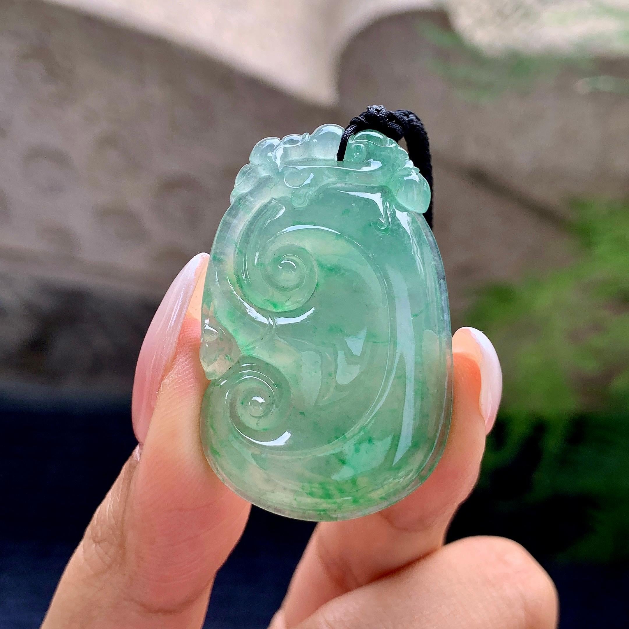 糯冰种晴水飘绿如意吊坠（yc194161）