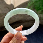 大圈口 细糯种淡晴底飘绿花正圈平安镯  58.2圈口  天然缅甸A货翡翠（yc358875）