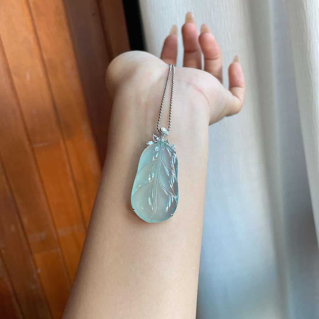 18k金镶冰种蓝晴底翡翠叶子（yc242849）