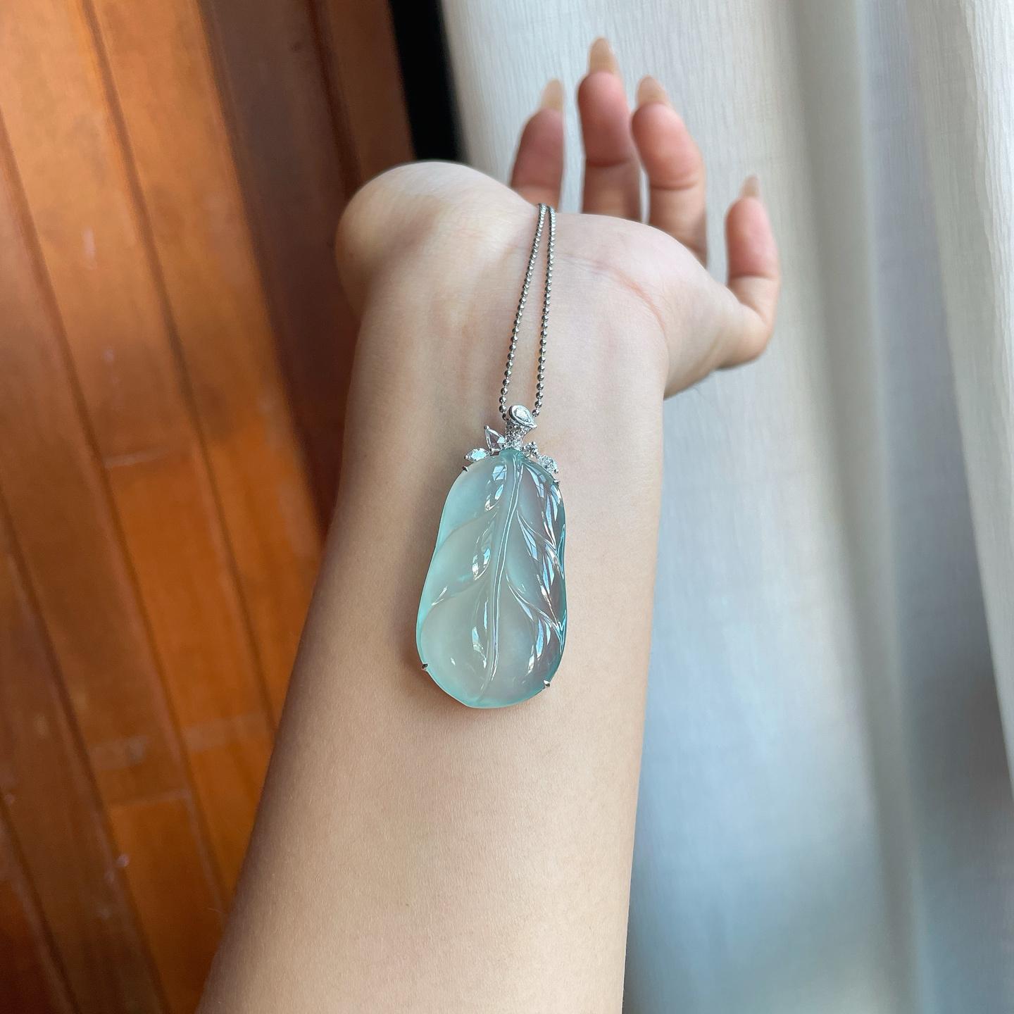 18k金镶冰种蓝晴底翡翠叶子（yc242849）