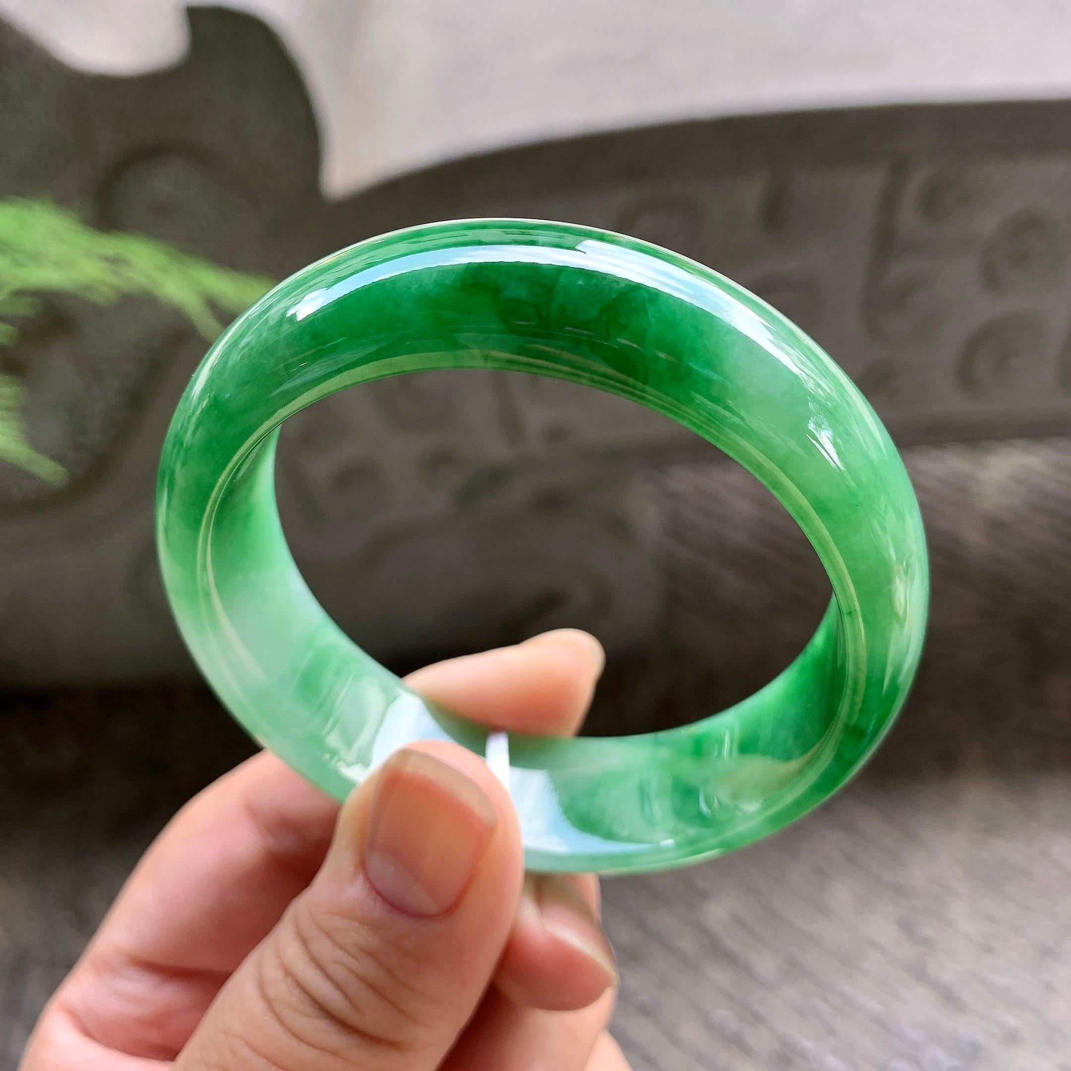 细糯种飘绿宽版轮胎手镯（55.3mm）（yc195347）