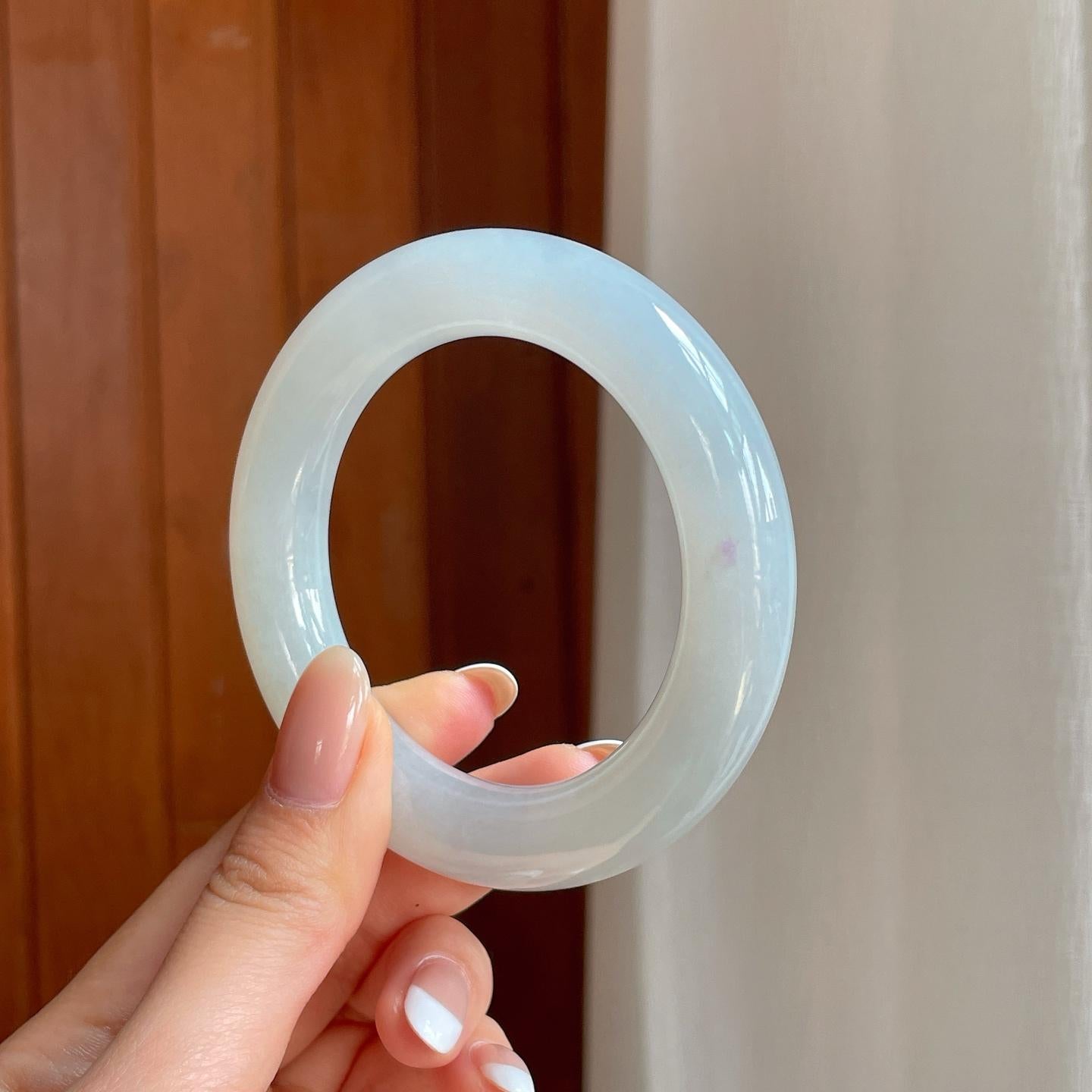 冰种飘一抹紫圆条翡翠手镯（53mm）（yc374183）