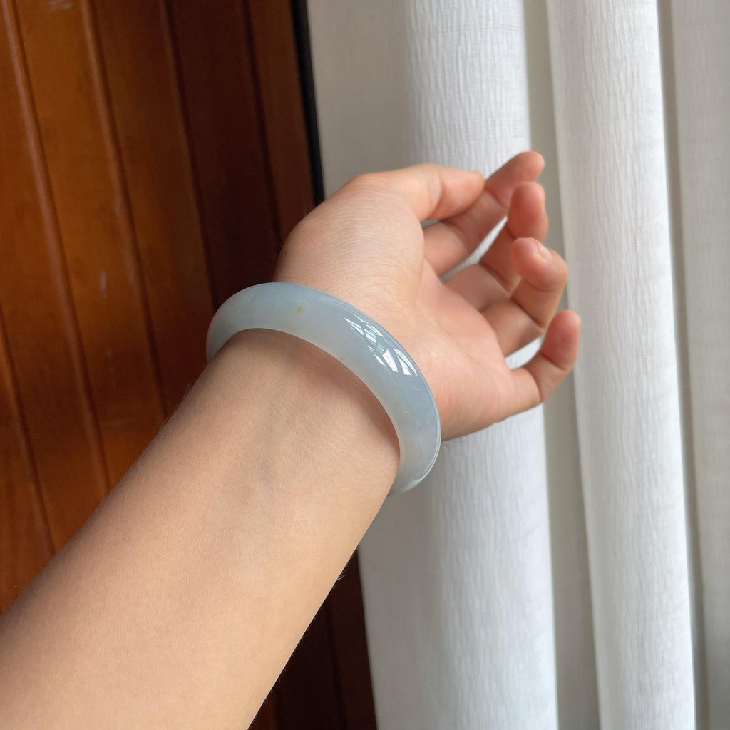 冰种带黄翡翡翠平安镯（55.5mm）（yc221947）