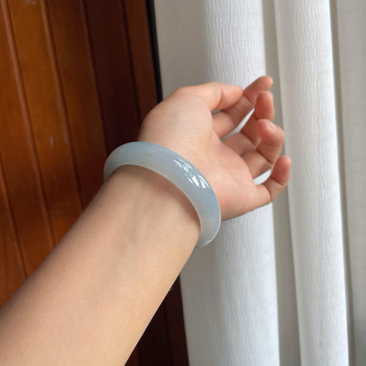 冰种带黄翡翡翠平安镯（55.5mm）（yc221947）