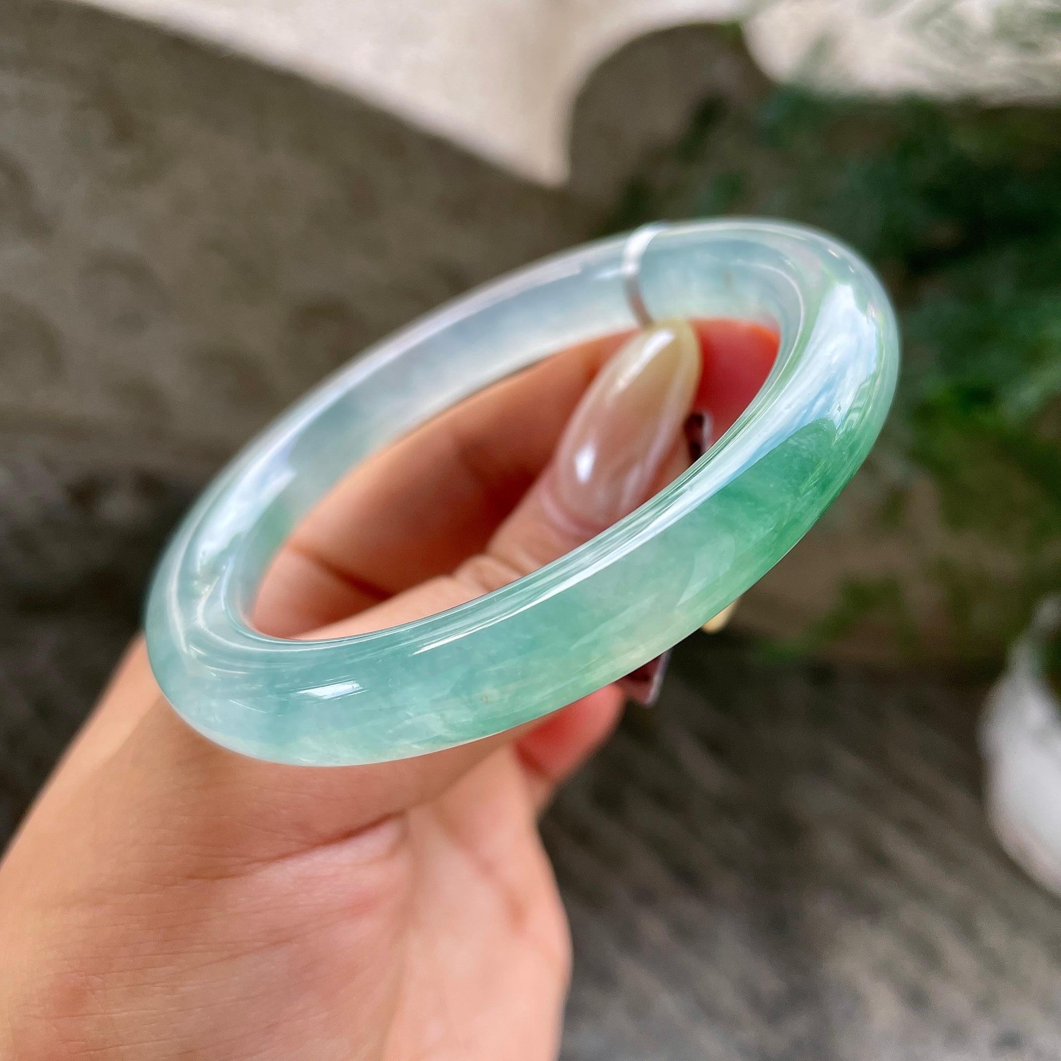 小圈口       糯冰种蓝底飘花圆条手镯52.6圈          天然缅甸A货翡翠（yc454776）