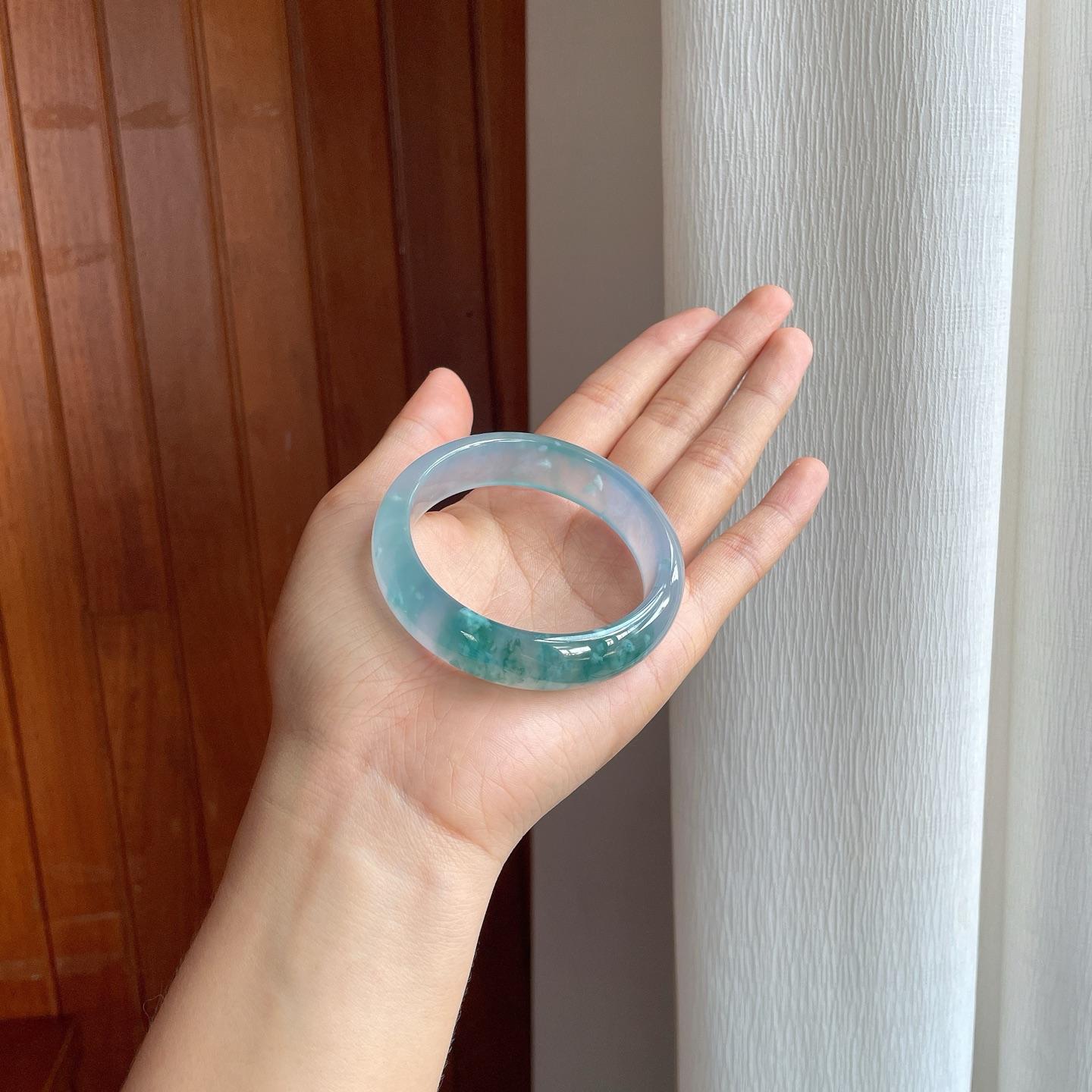 冰玻种蓝晴飘花宽版翡翠平安镯（54.4mm)（yc382850）