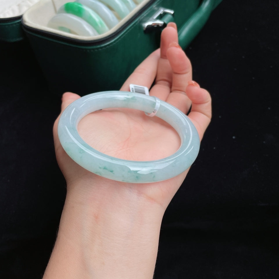 糯冰飘花圆条翡翠手镯（62mm）（yc017036）