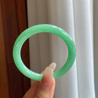 糯冰果绿翡翠圆条手镯（50.5mm）（yc274566）