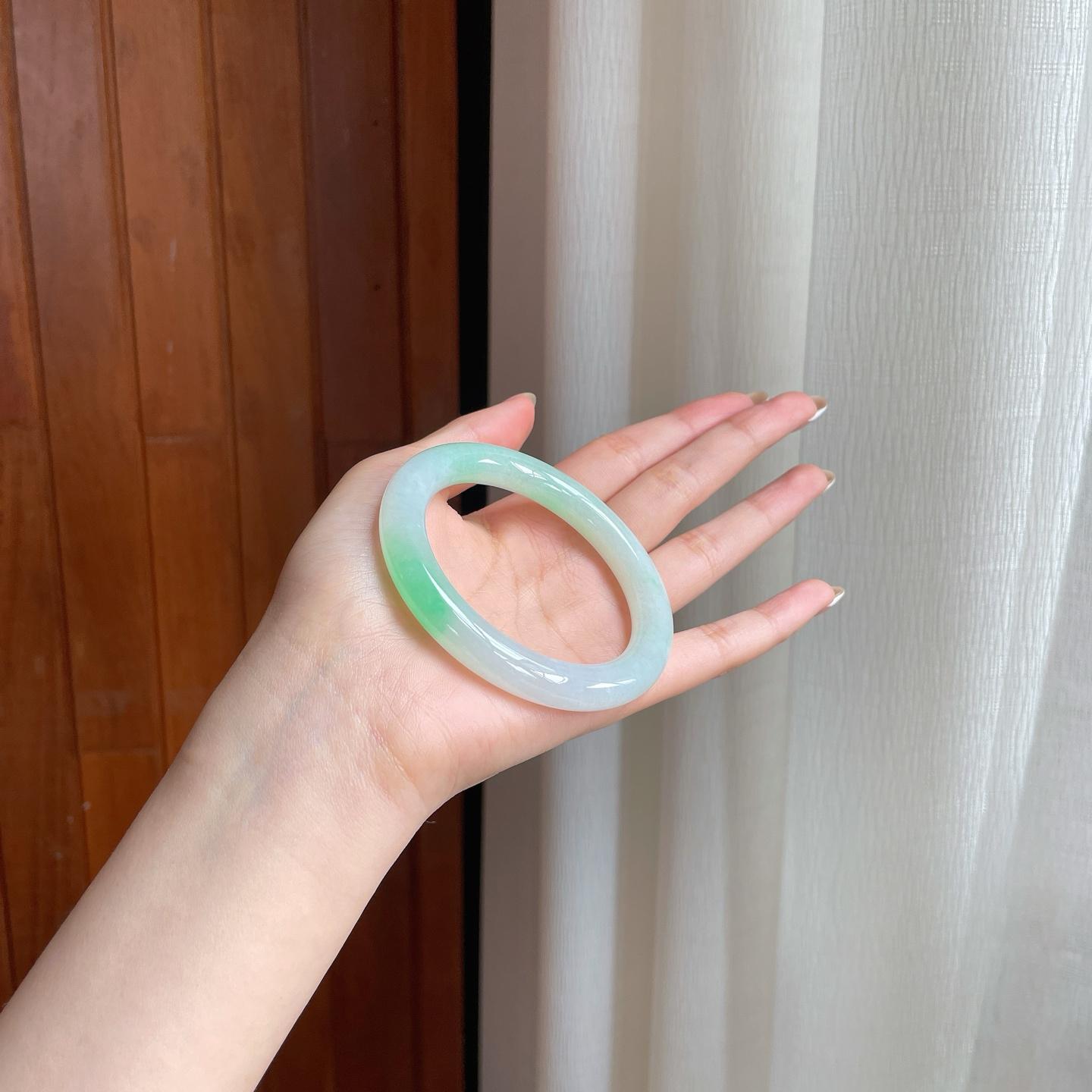 糯冰带色翡翠圆条手镯（55mm)（yc381230）