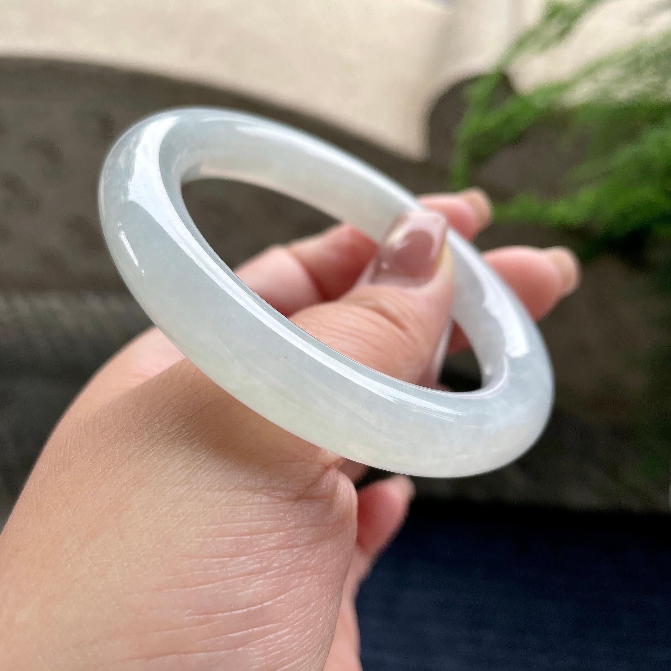 糯冰种带底色圆条手镯56圈口  天然缅甸A货翡翠（yc350669）